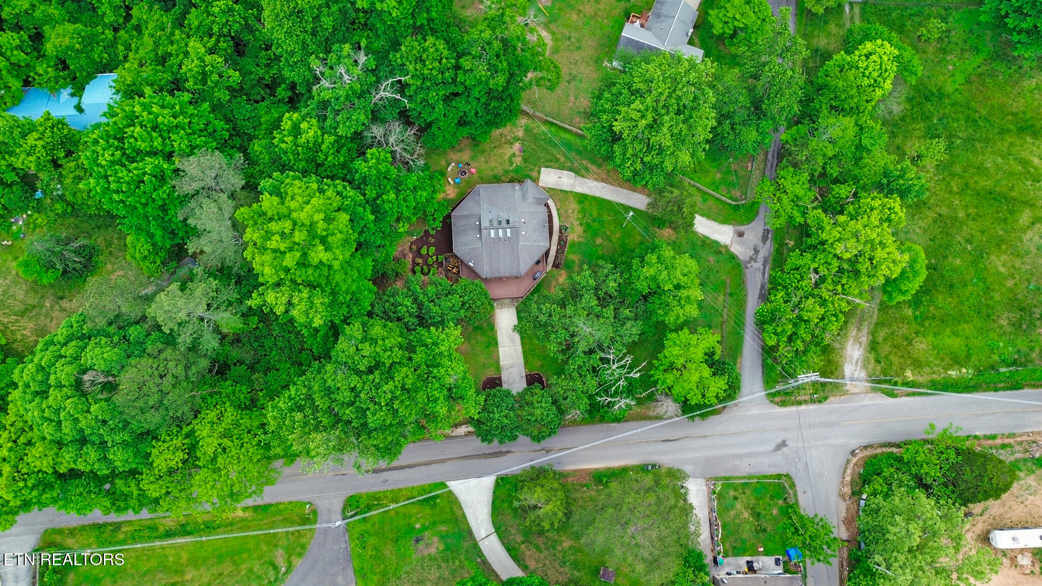 335 Old Tacora Hills Road Clinton TN 37716