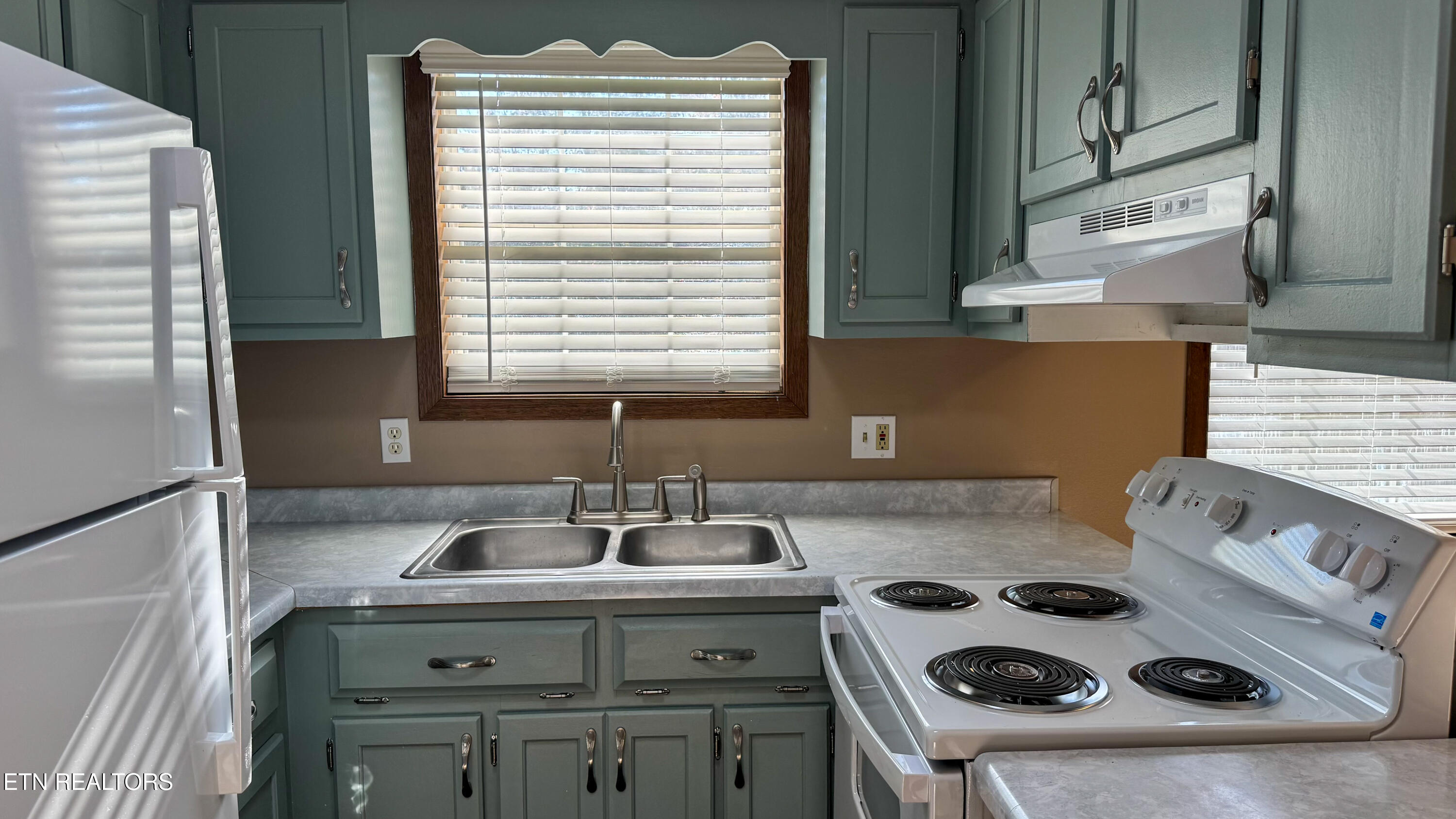 3561 Grave Hill Road Oneida TN 37841