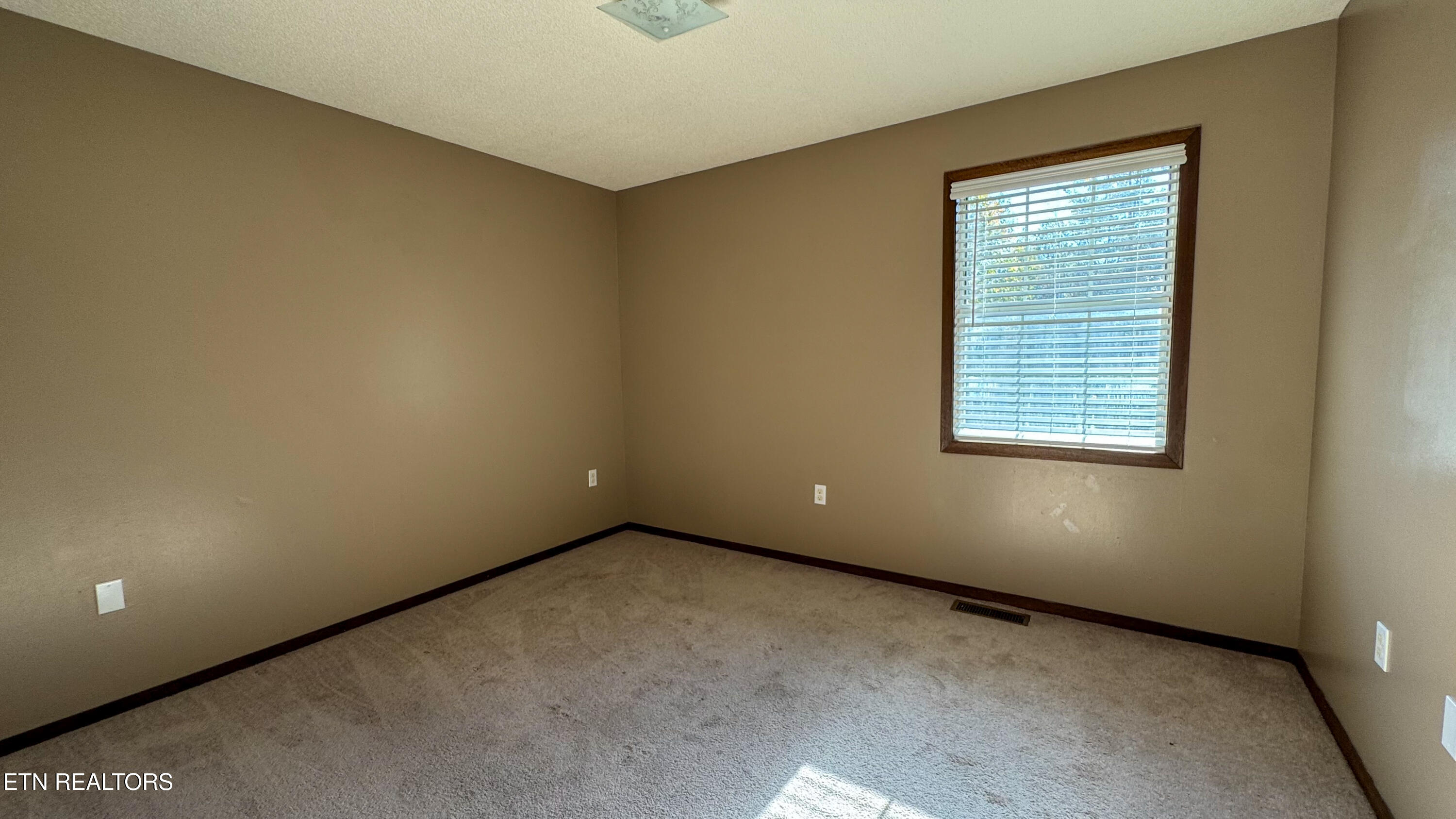 3561 Grave Hill Road Oneida TN 37841