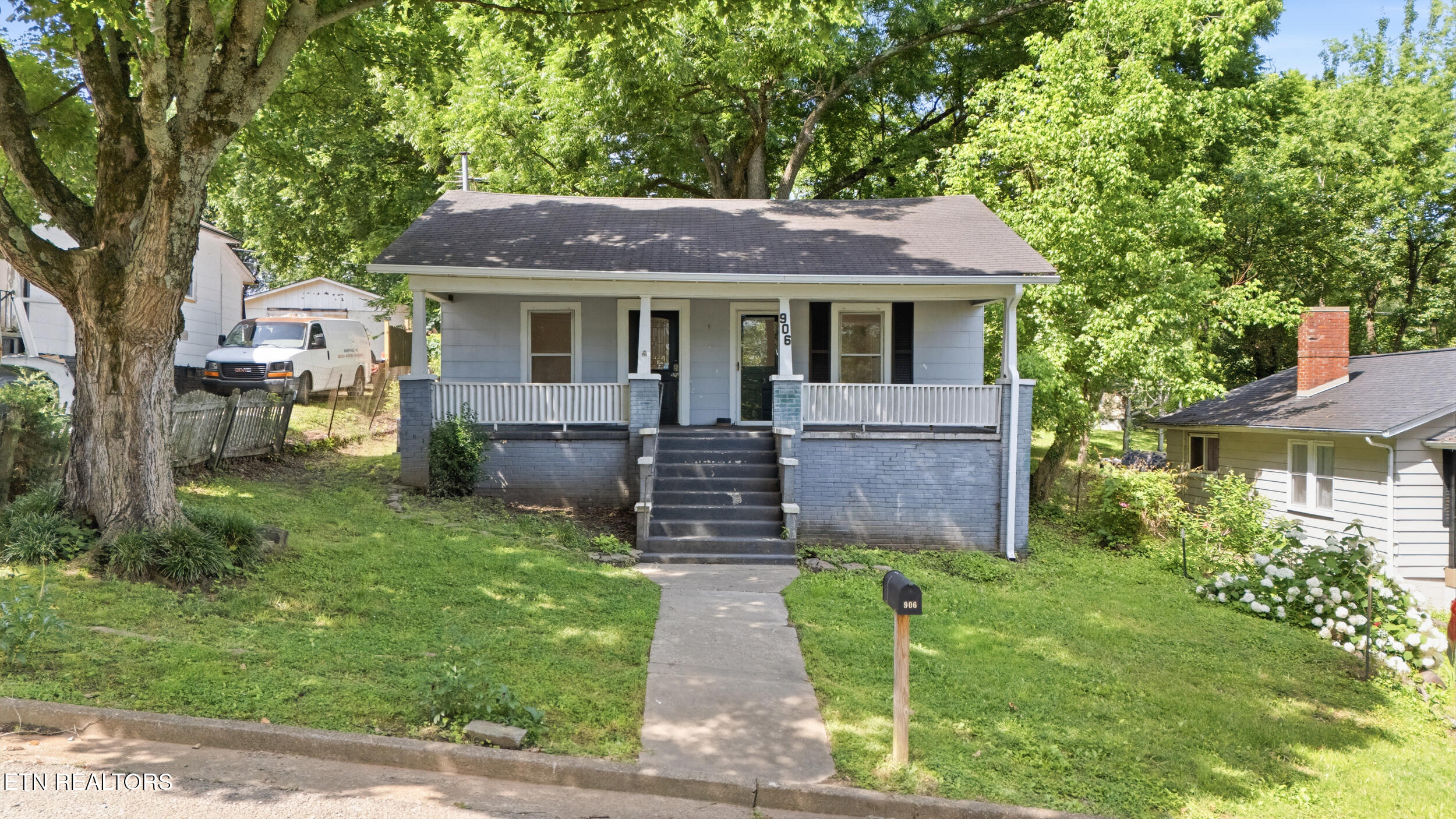 906 N B Street Lenoir City TN 37771