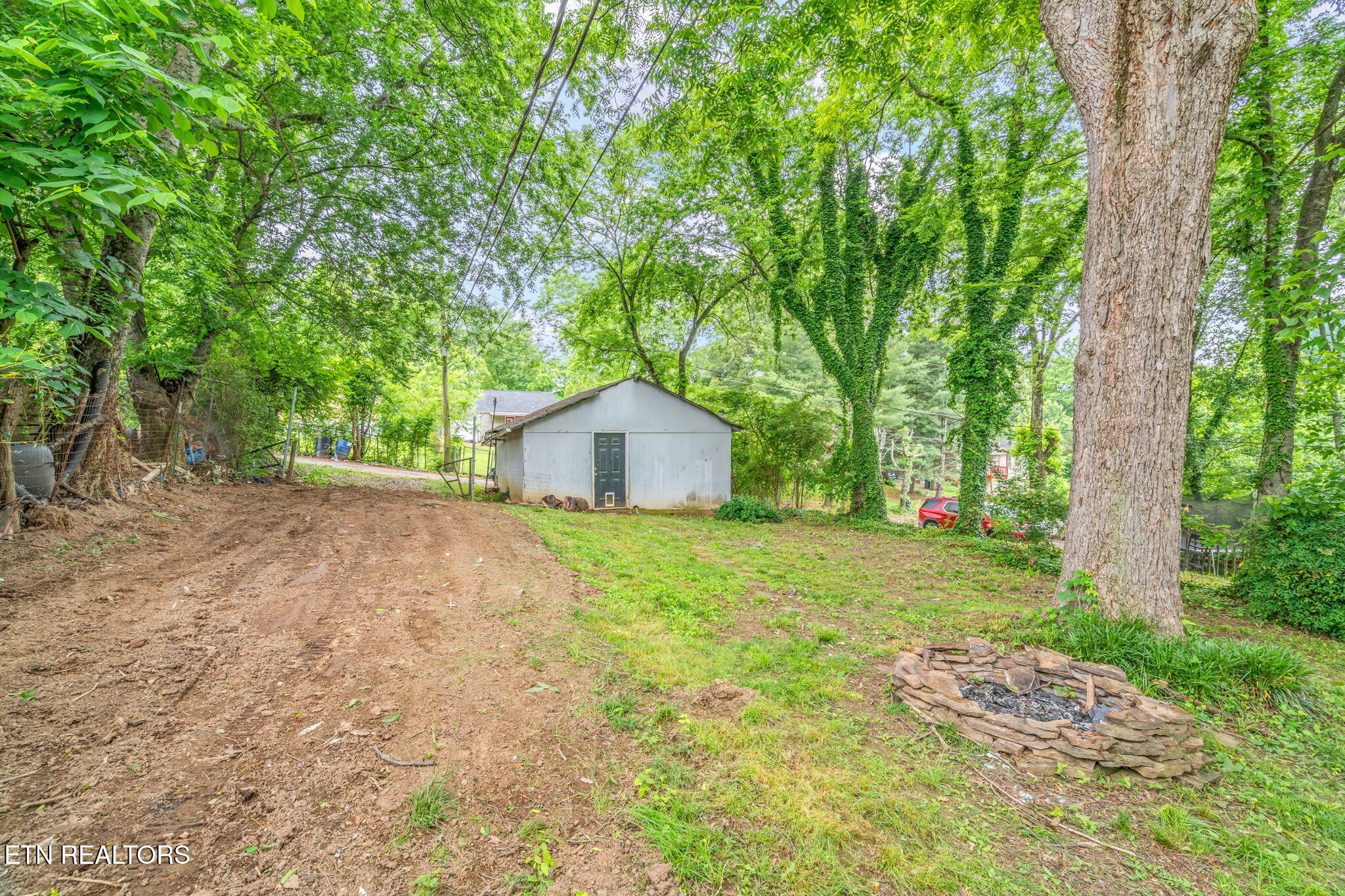 906 N B Street Lenoir City TN 37771