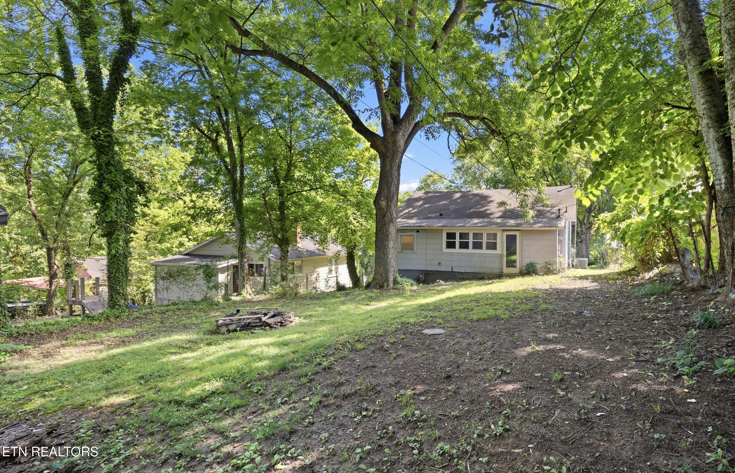 906 N B Street Lenoir City TN 37771