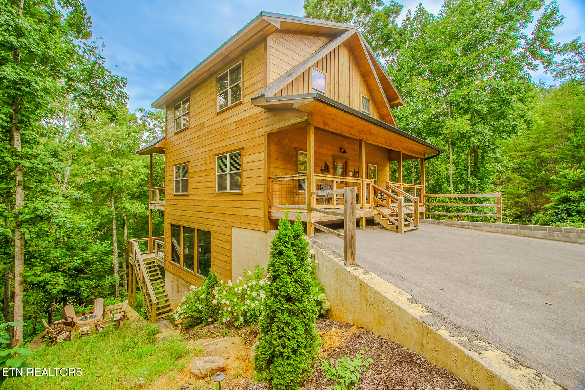 1543 Bear Valley Road Sevierville TN 37876