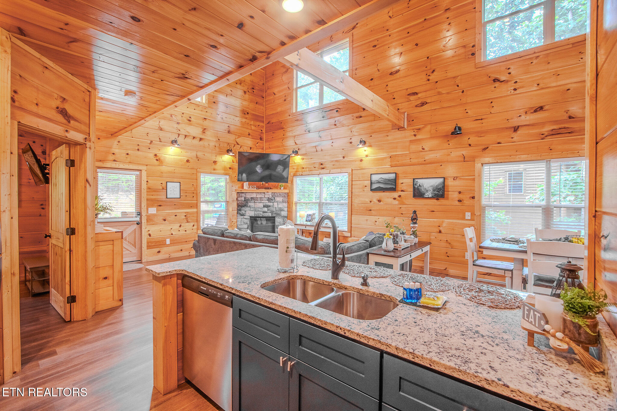 1543 Bear Valley Road Sevierville TN 37876