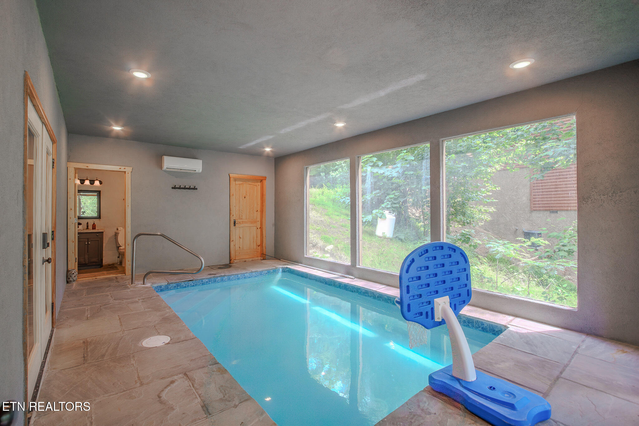 1543 Bear Valley Road Sevierville TN 37876