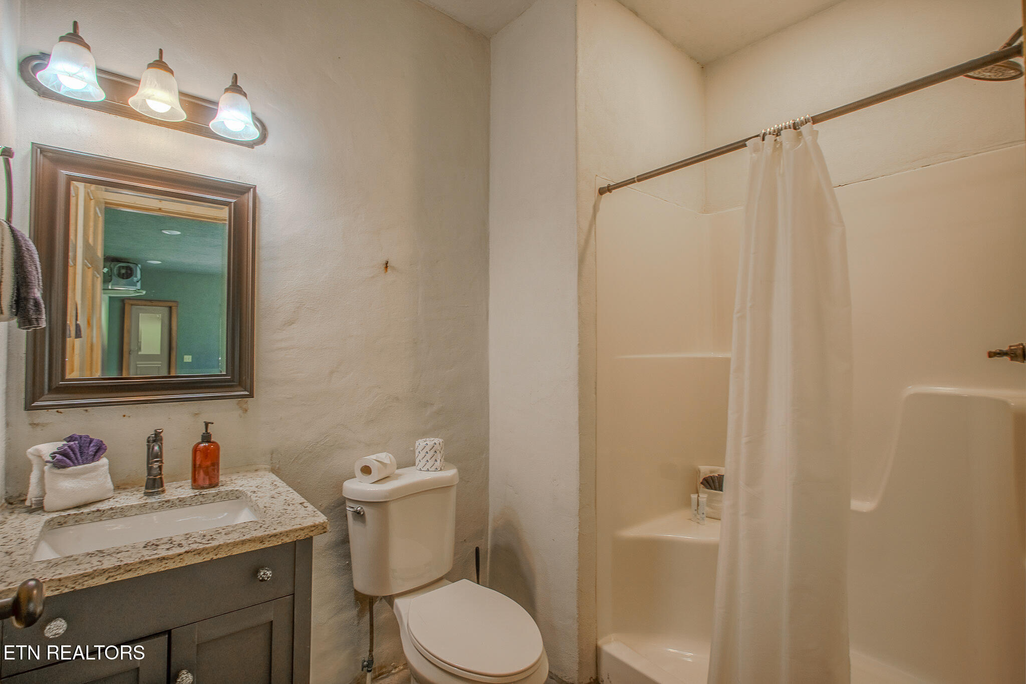 1543 Bear Valley Road Sevierville TN 37876