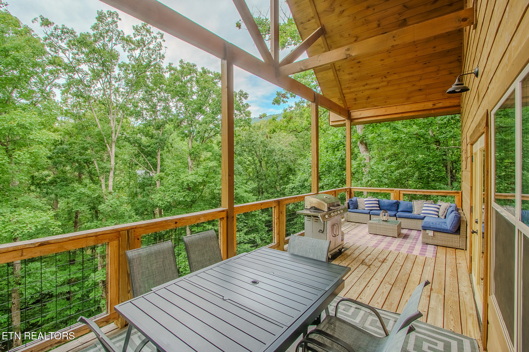 1543 Bear Valley Road Sevierville TN 37876