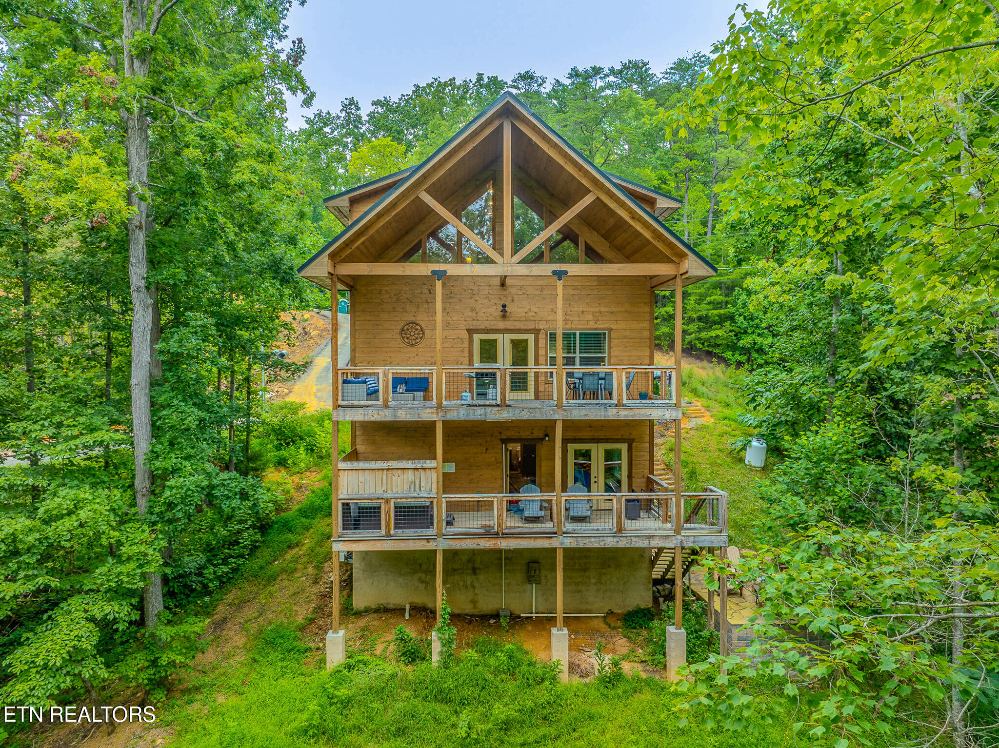 1543 Bear Valley Road Sevierville TN 37876