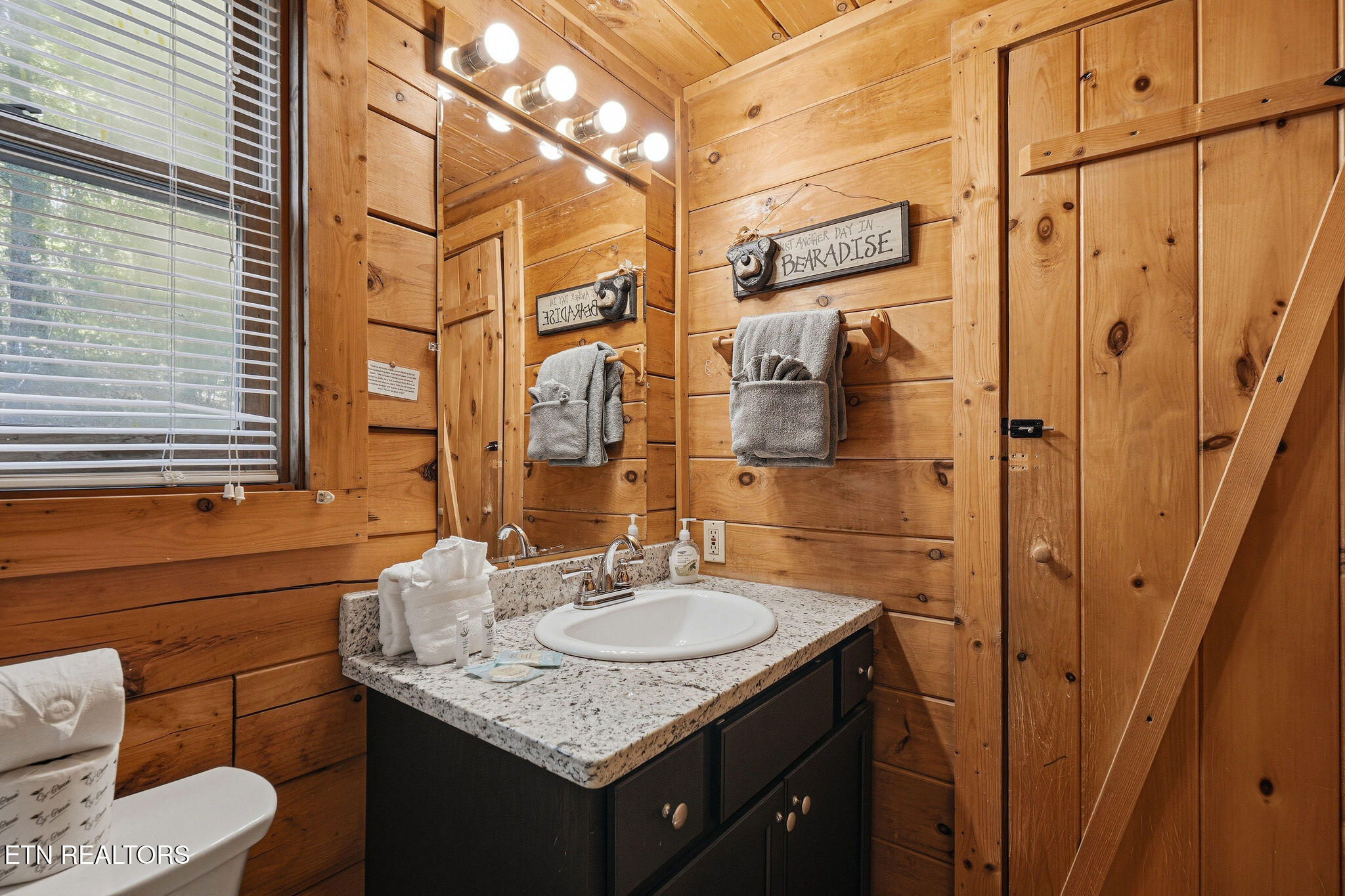 3201 Bear Country Way Sevierville TN 37876