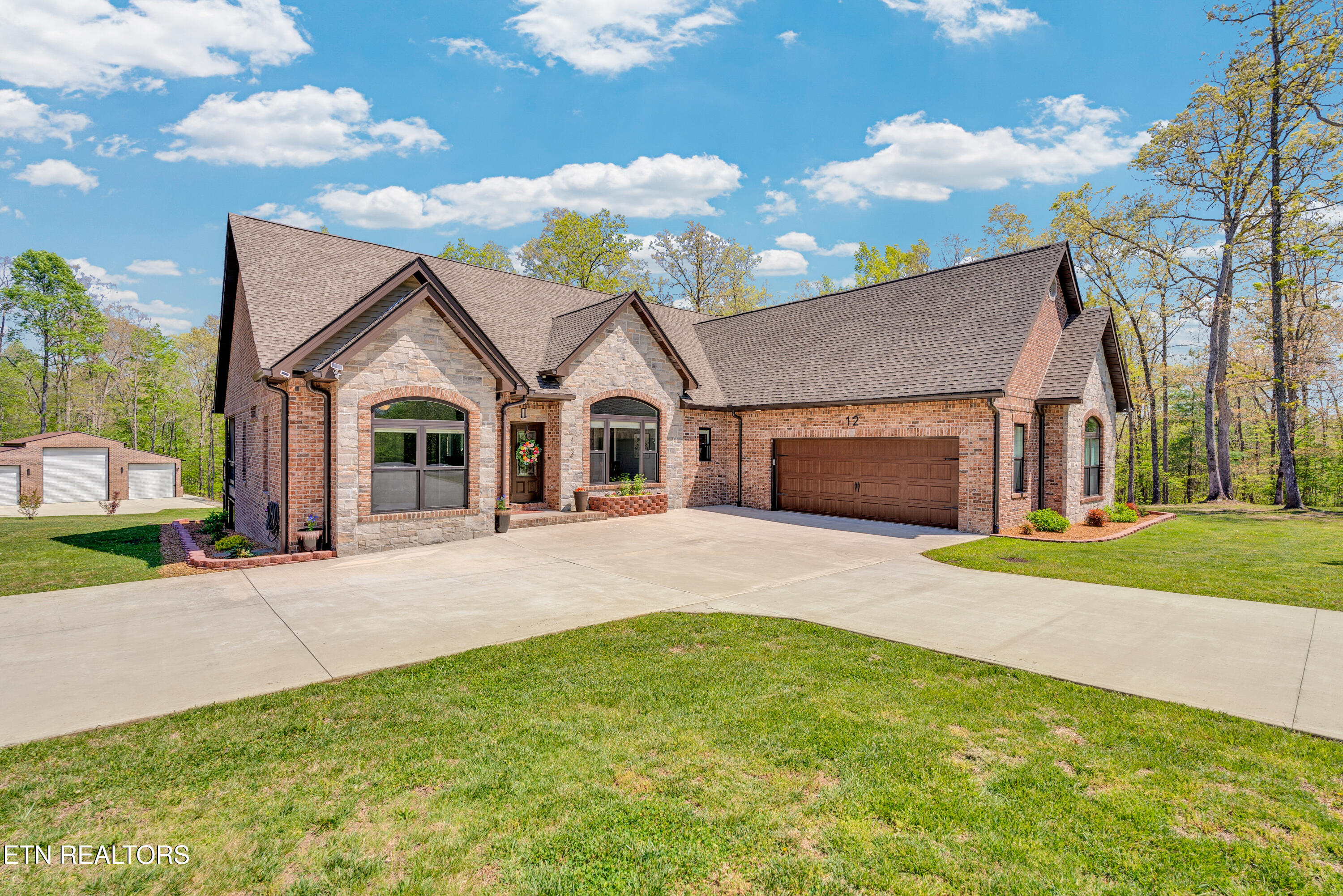 12 Hickory View Lane Crossville TN 38572