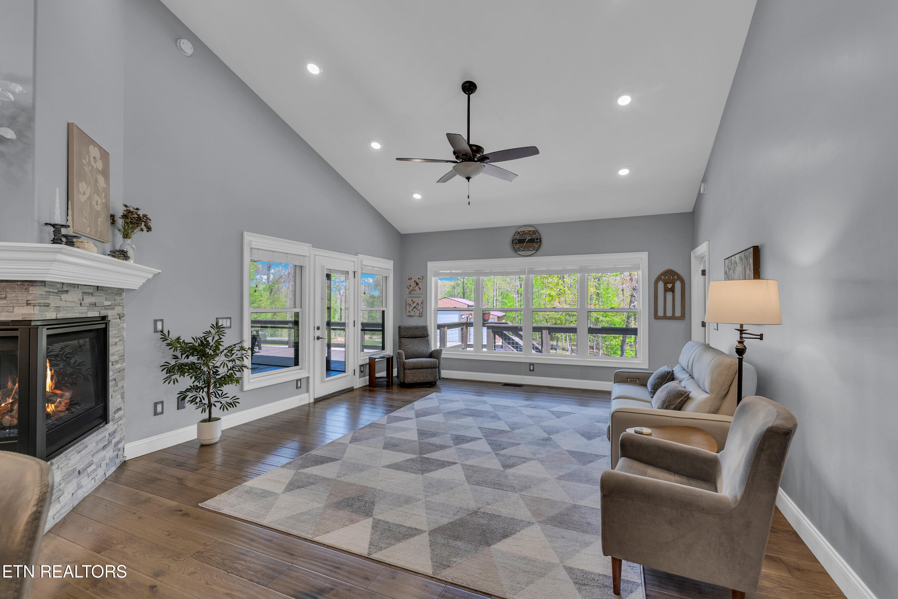 12 Hickory View Lane Crossville TN 38572