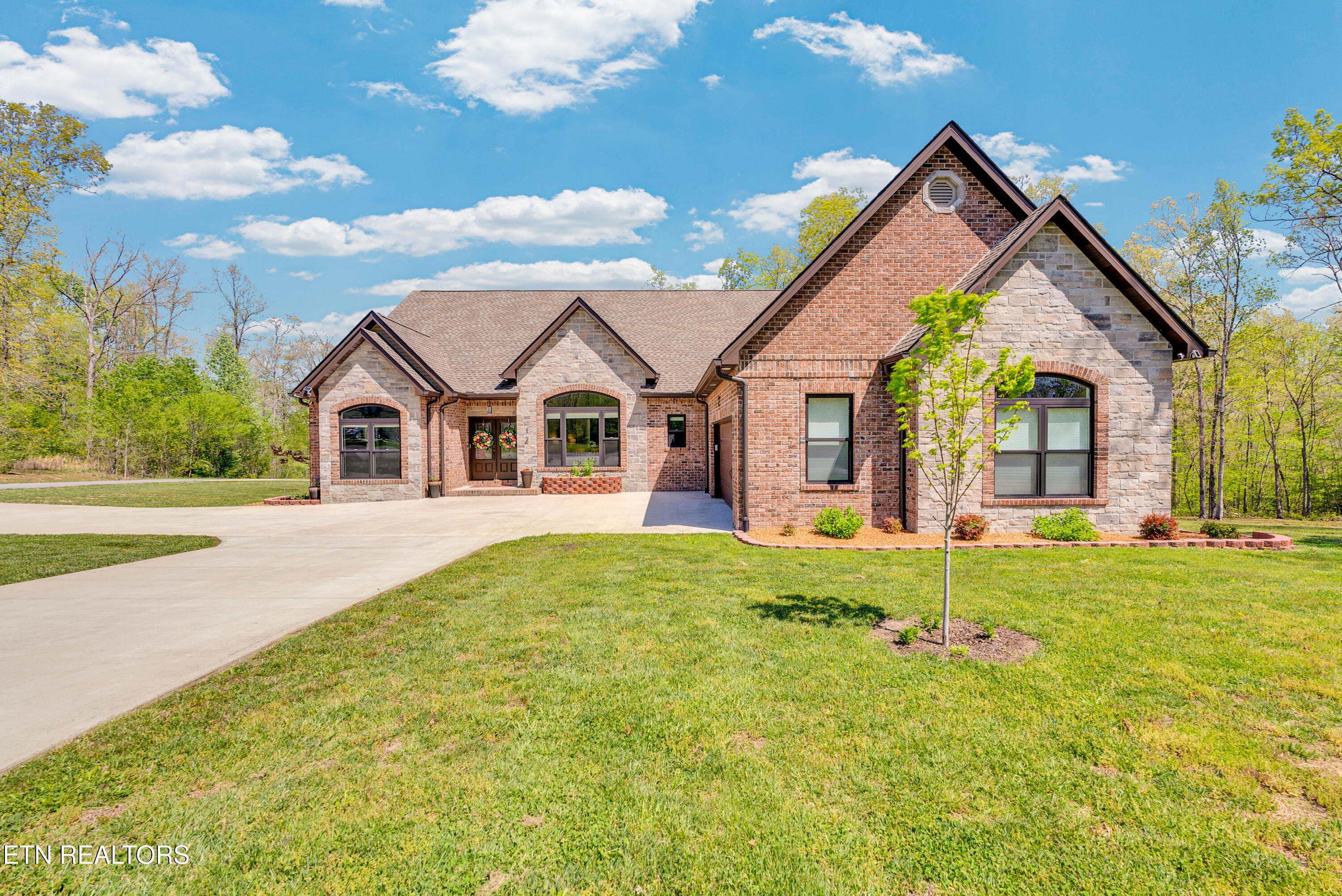 12 Hickory View Lane Crossville TN 38572