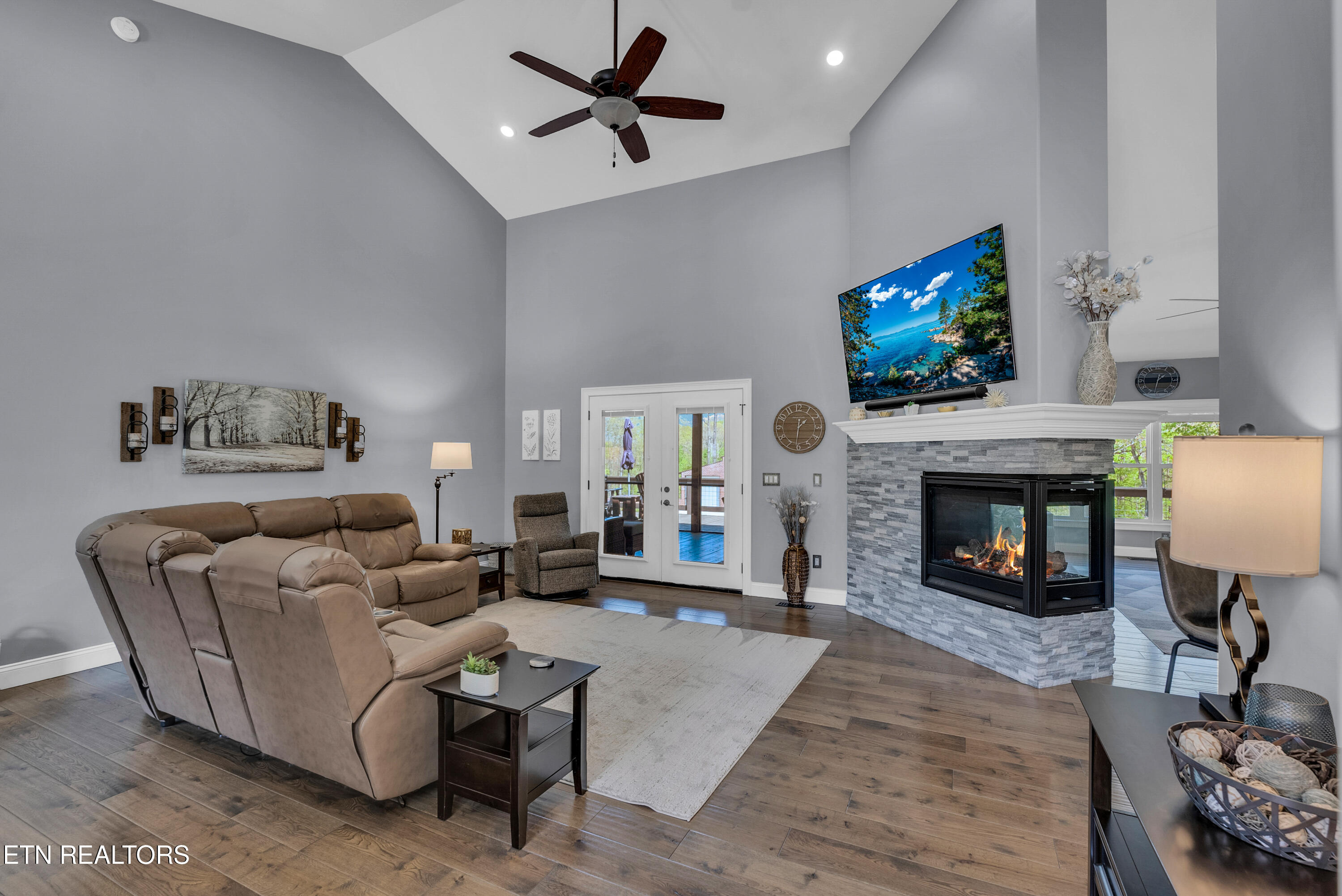 12 Hickory View Lane Crossville TN 38572
