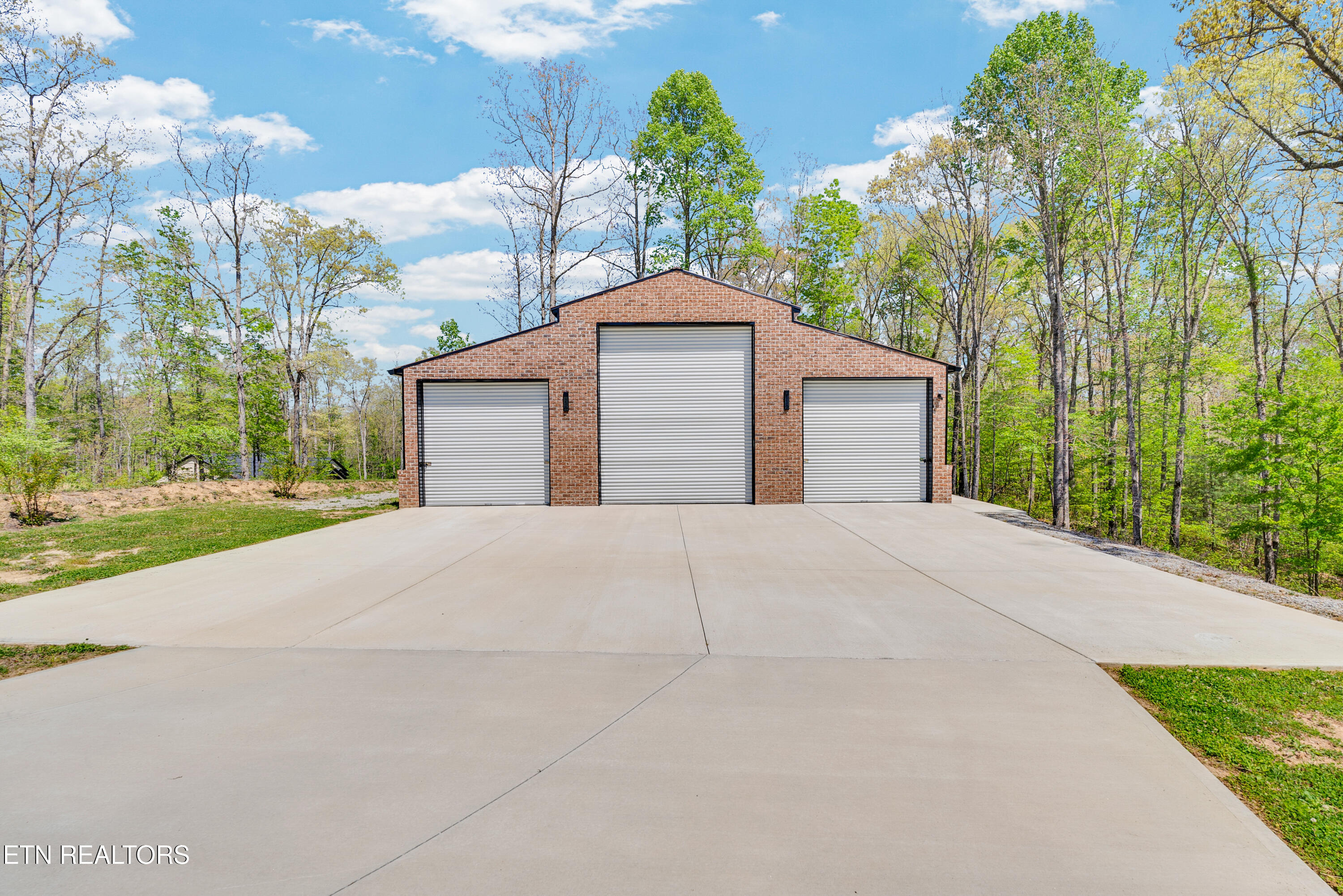 12 Hickory View Lane Crossville TN 38572