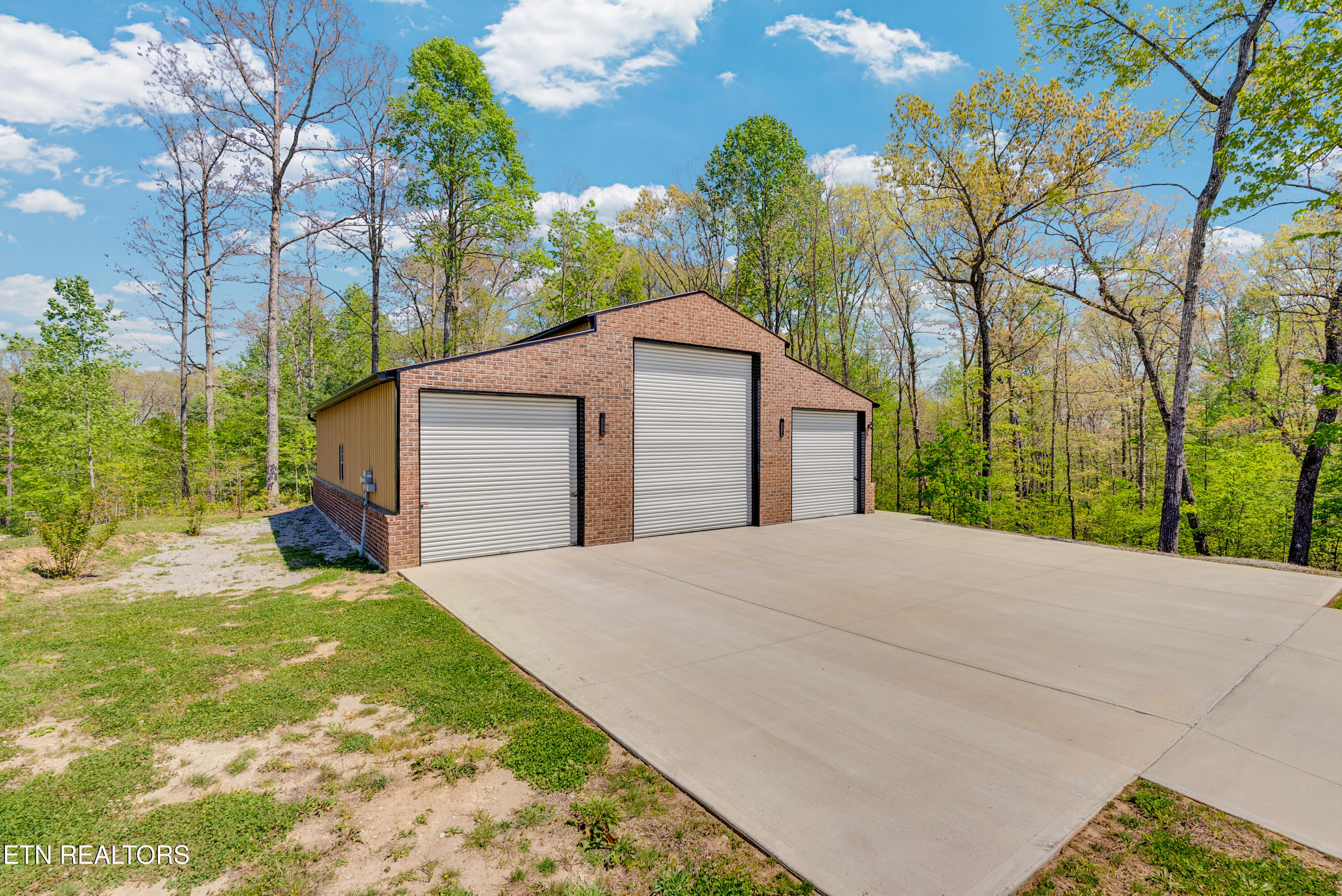 12 Hickory View Lane Crossville TN 38572