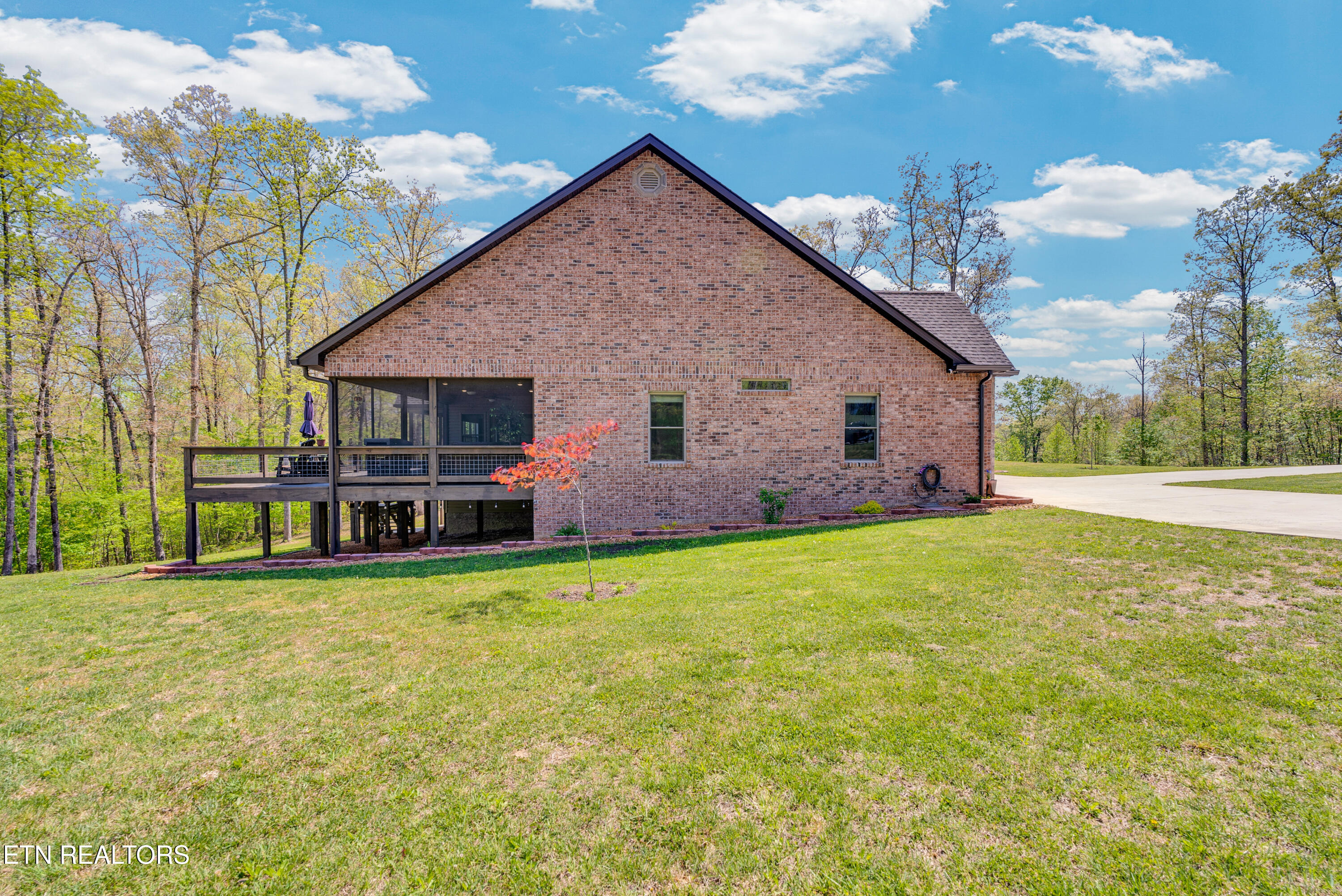 12 Hickory View Lane Crossville TN 38572