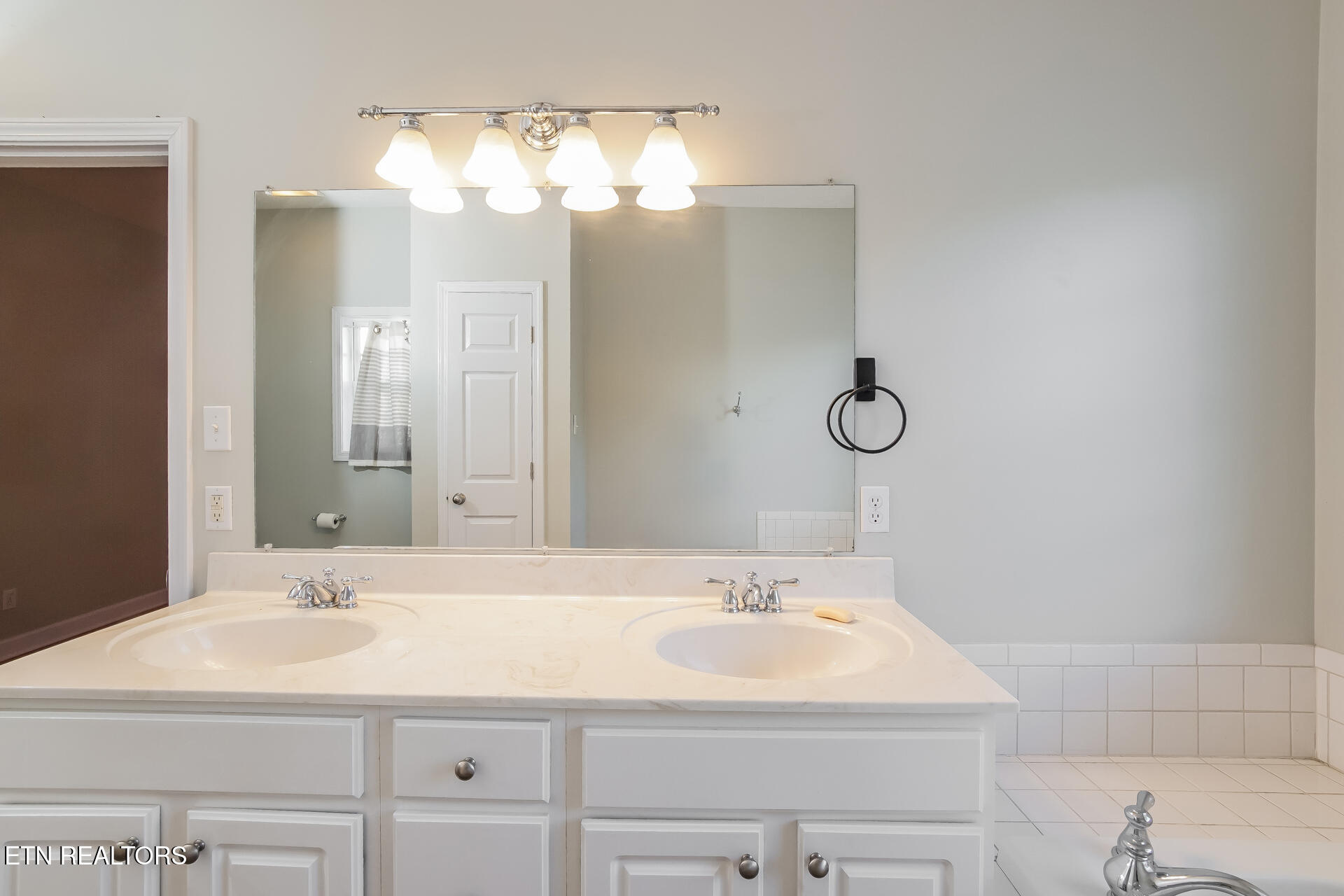 880 Glenfield Drive Lenoir City TN 37771