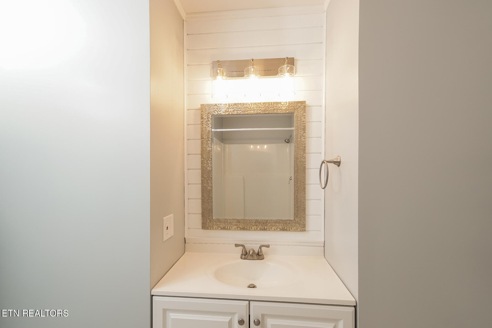880 Glenfield Drive Lenoir City TN 37771