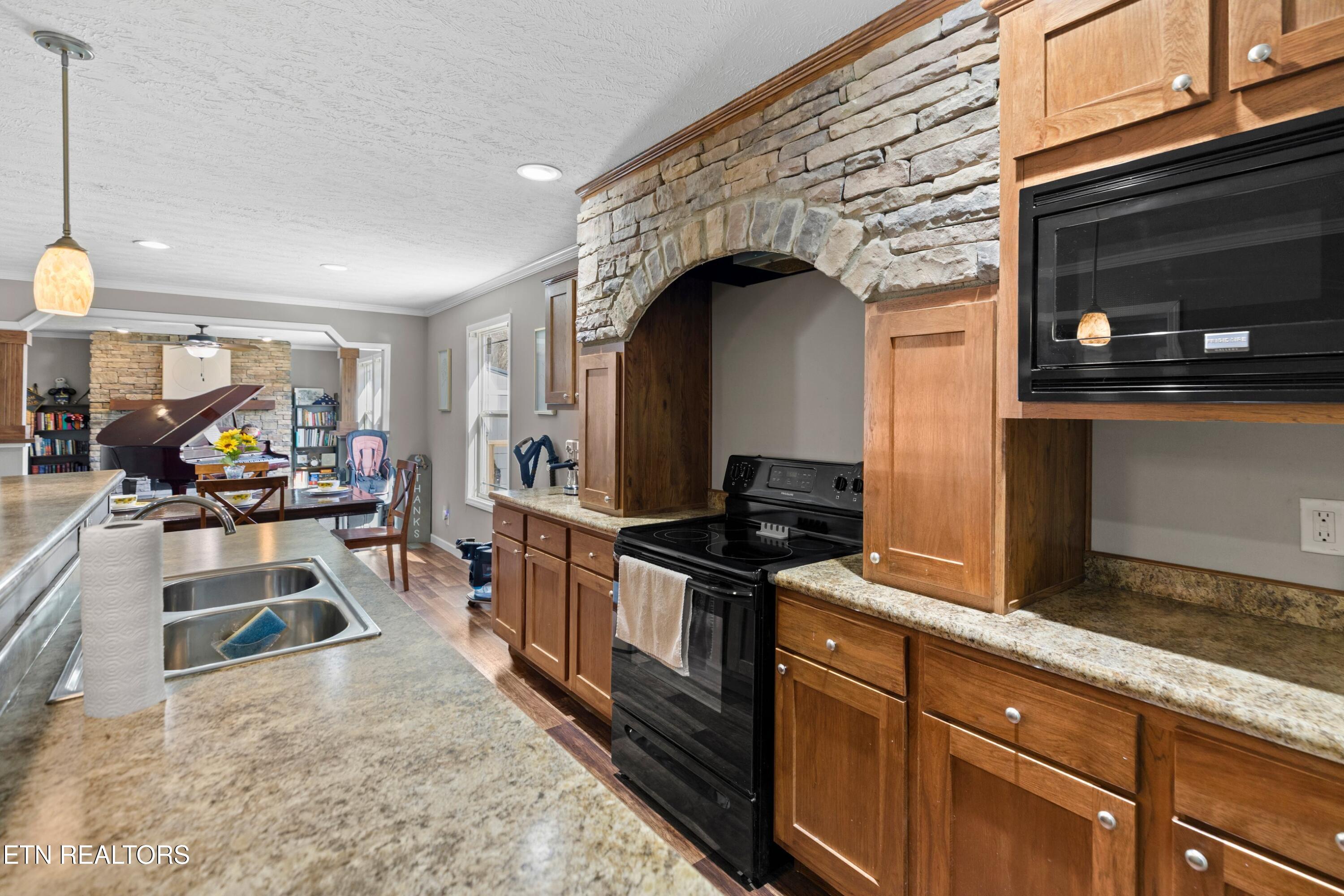 2484 Upper Caney Valley Road Tazewell TN 37879