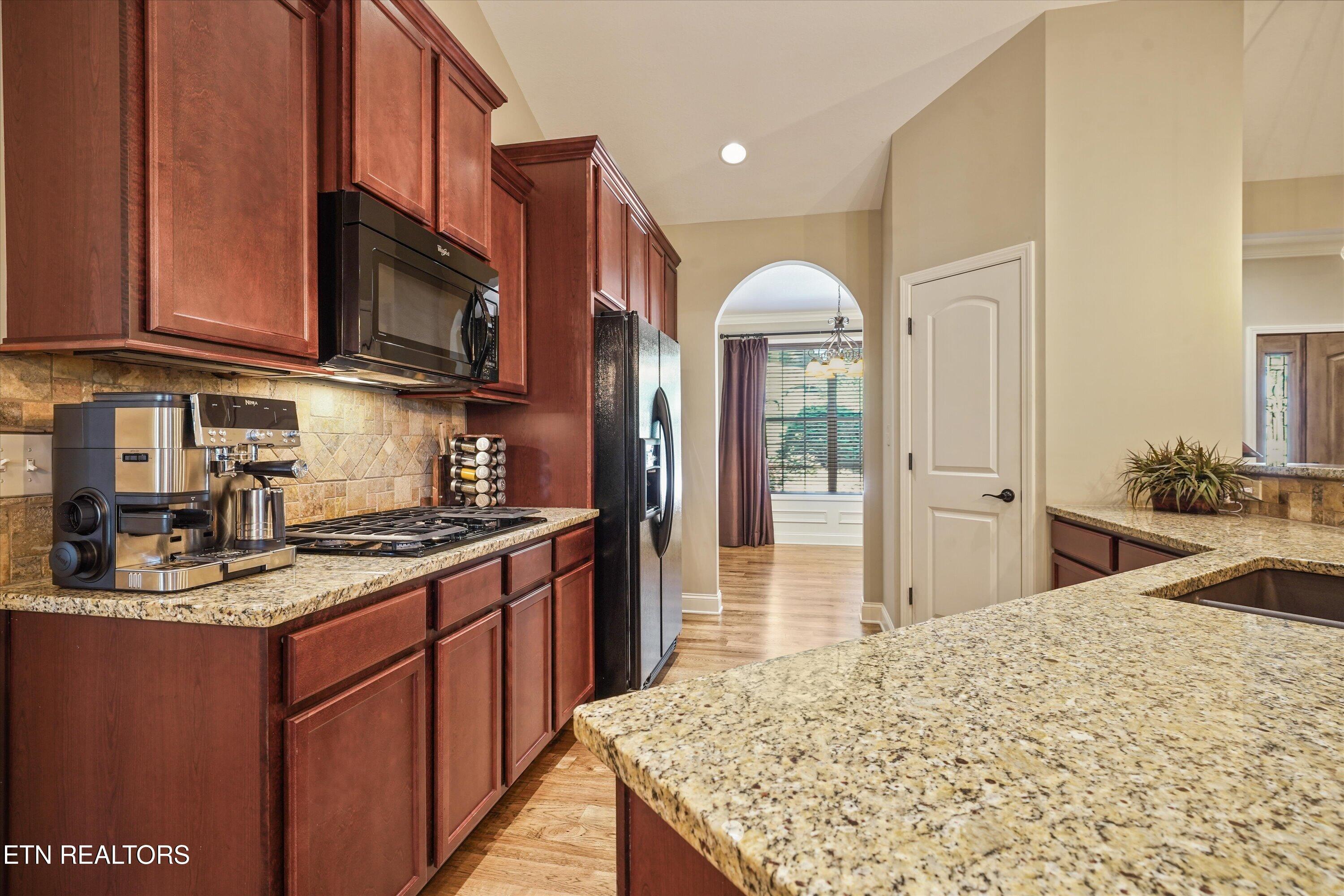 1341 Hillvale Road Louisville TN 37777