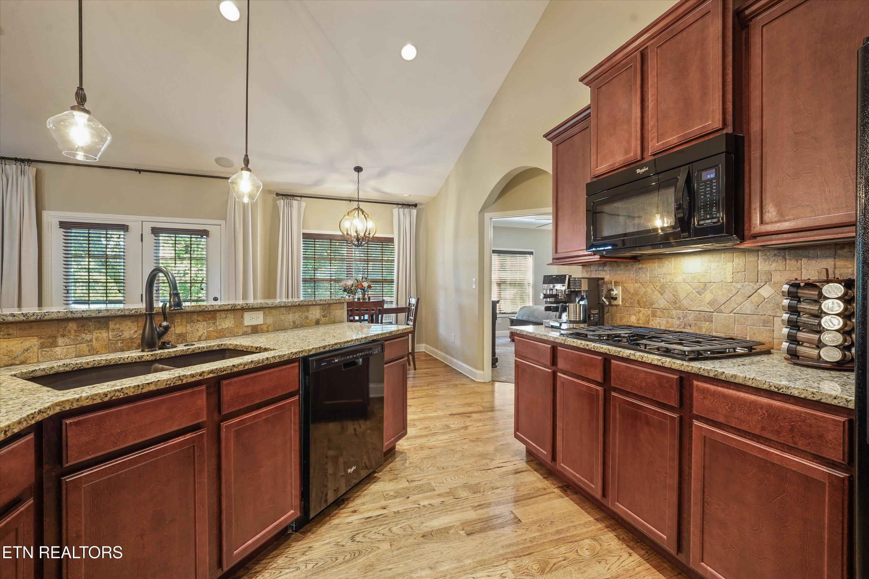 1341 Hillvale Road Louisville TN 37777