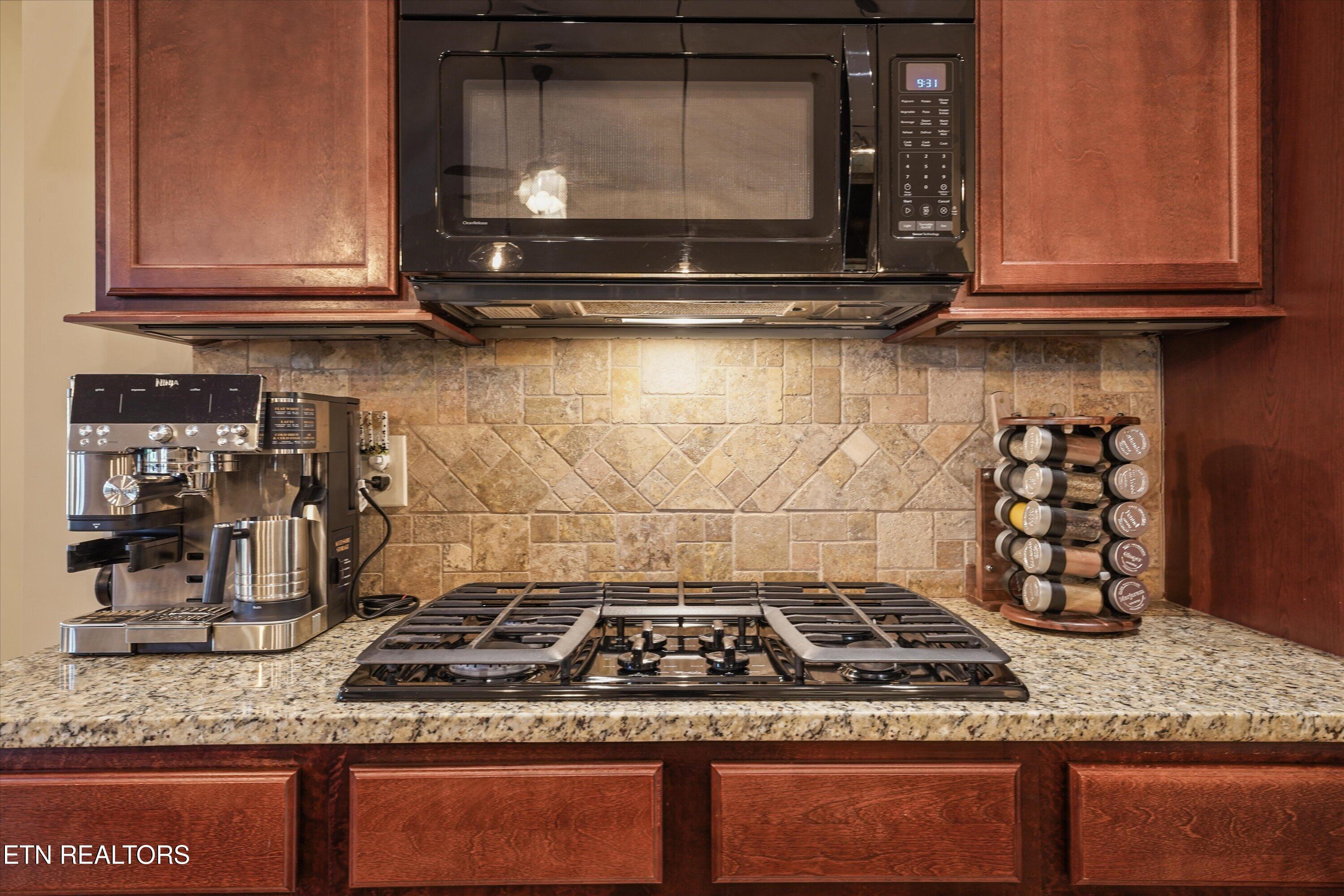 1341 Hillvale Road Louisville TN 37777