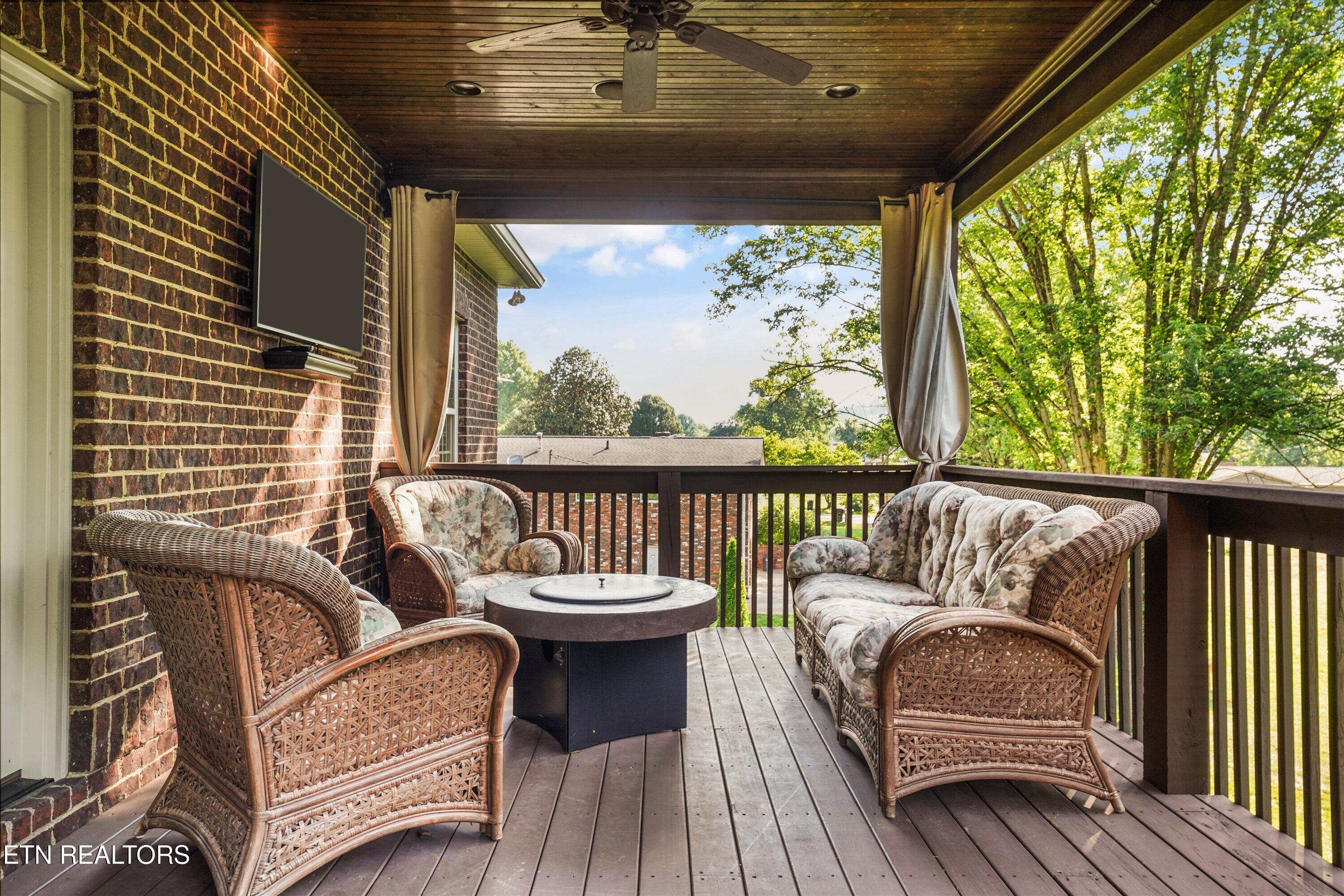1341 Hillvale Road Louisville TN 37777