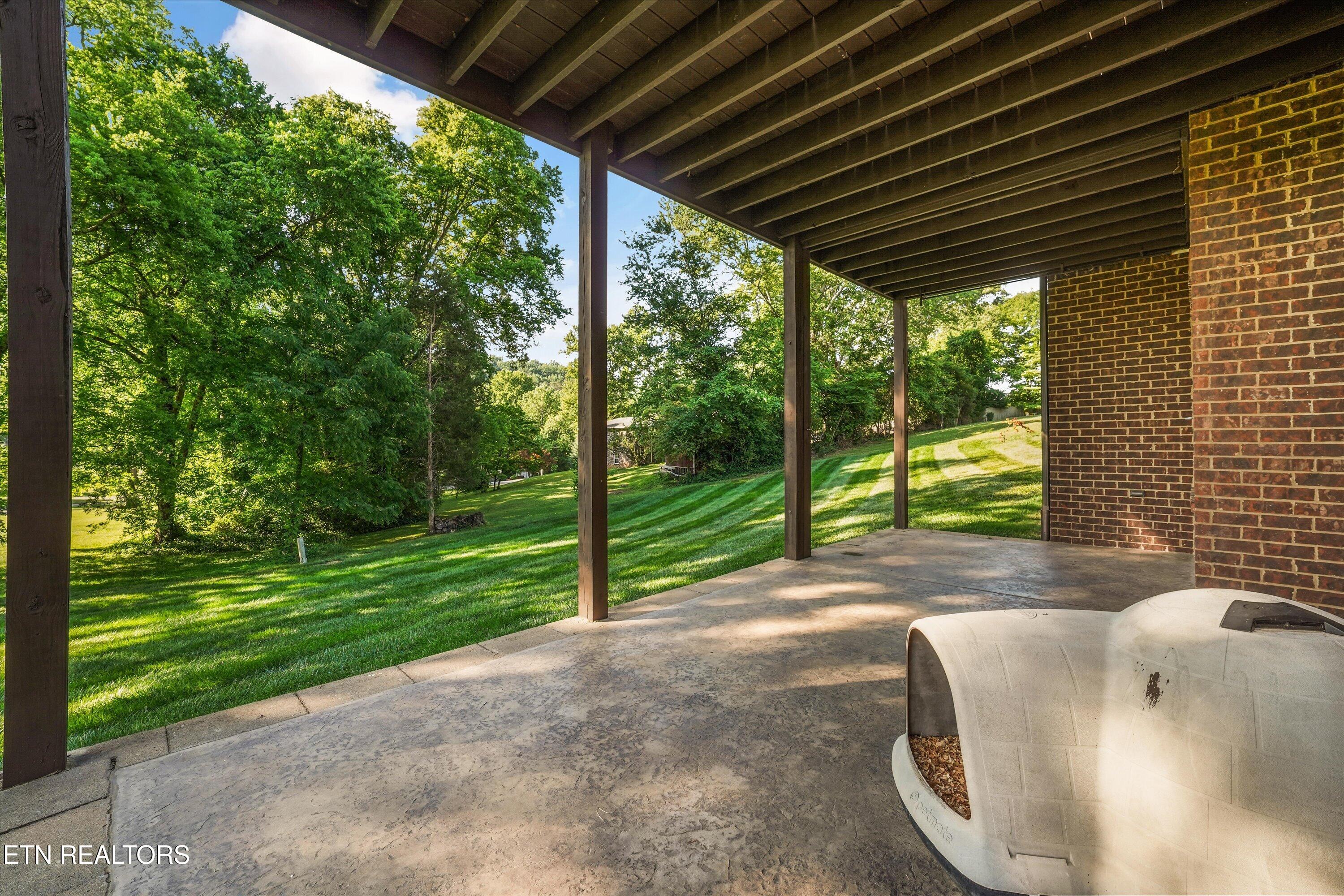 1341 Hillvale Road Louisville TN 37777