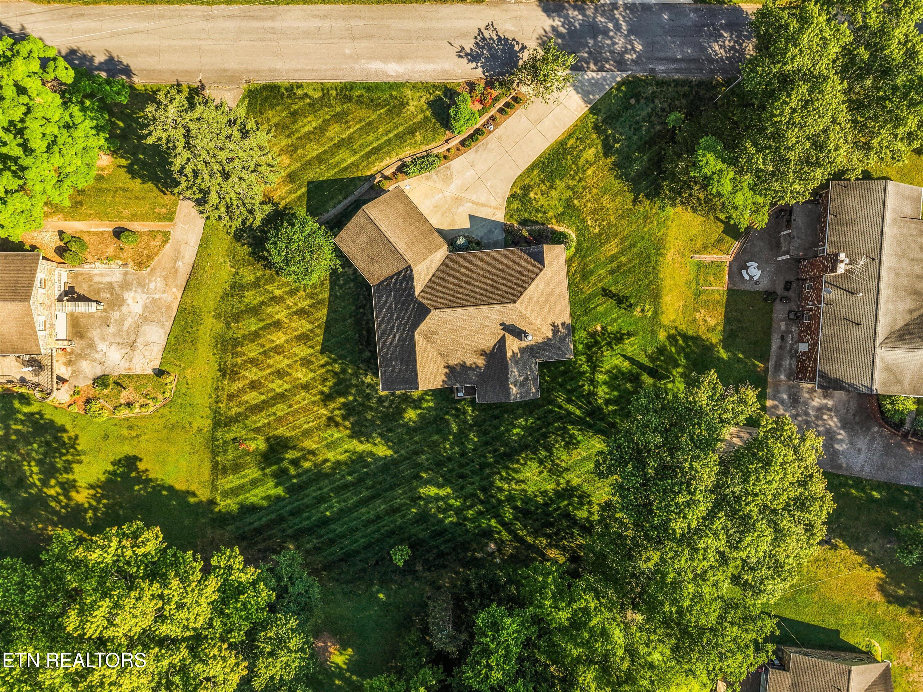 1341 Hillvale Road Louisville TN 37777