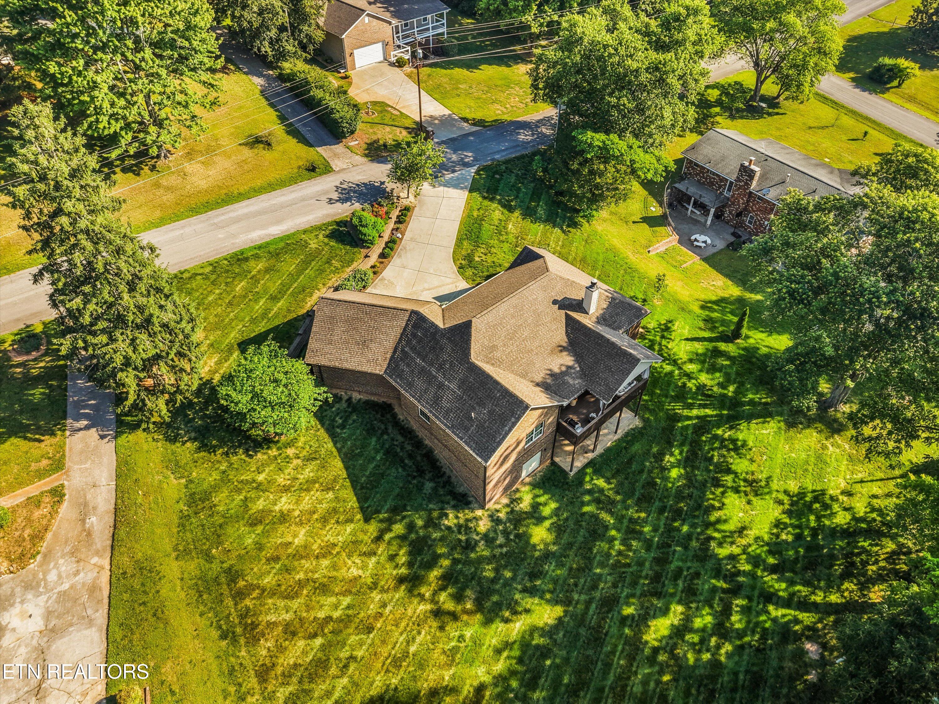 1341 Hillvale Road Louisville TN 37777
