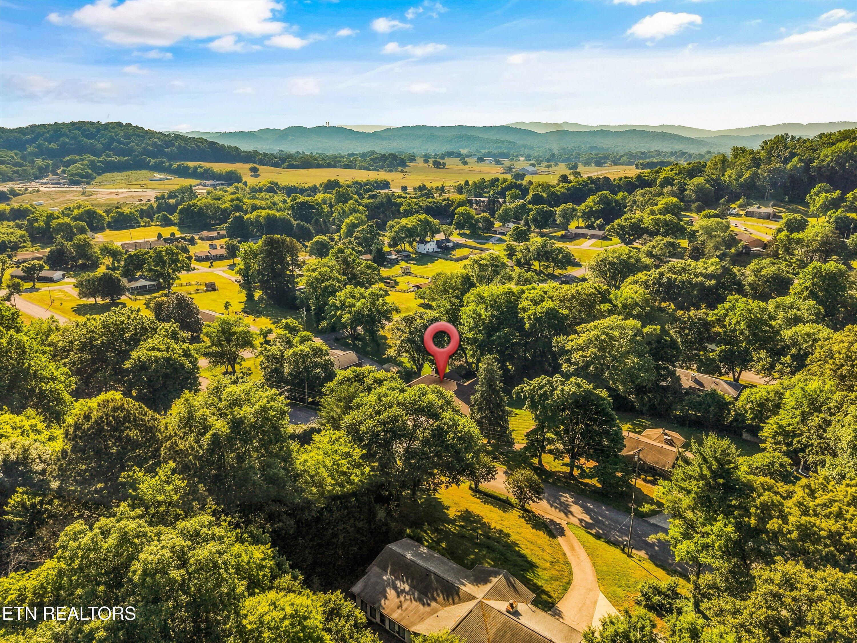 1341 Hillvale Road Louisville TN 37777