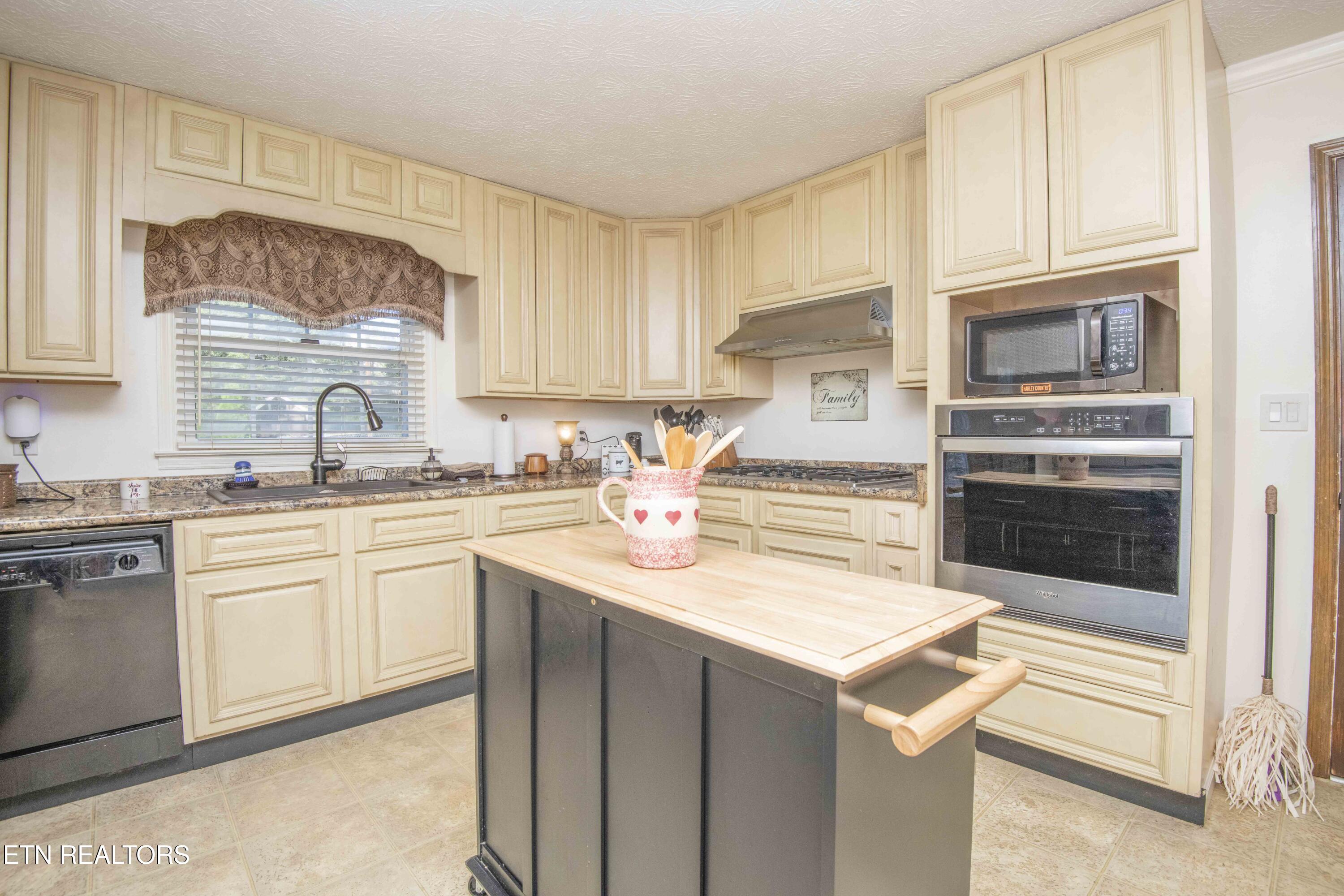 134 Andy Baird Drive Lafollette TN 37766