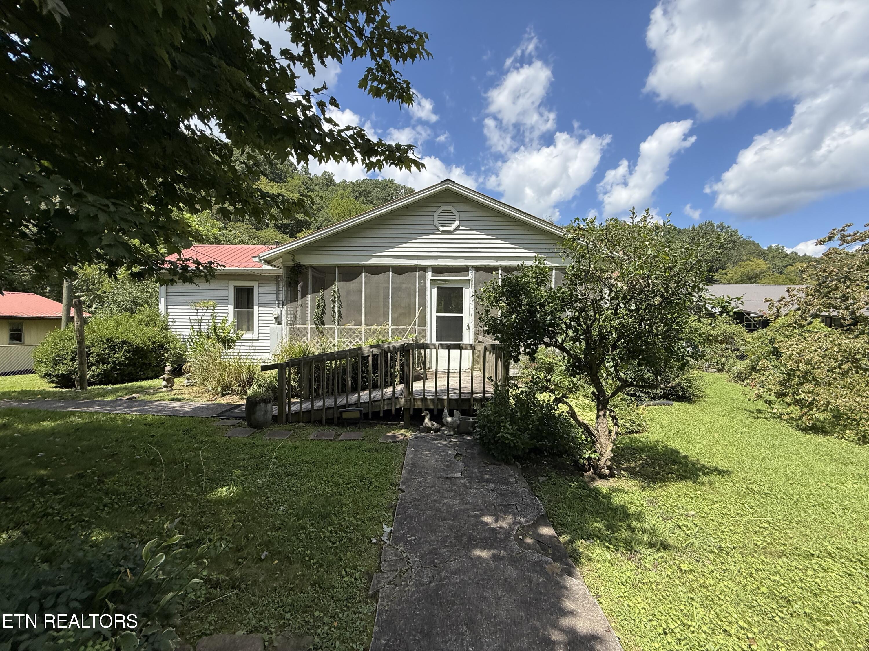 353 Cotula Road Duff TN 37729