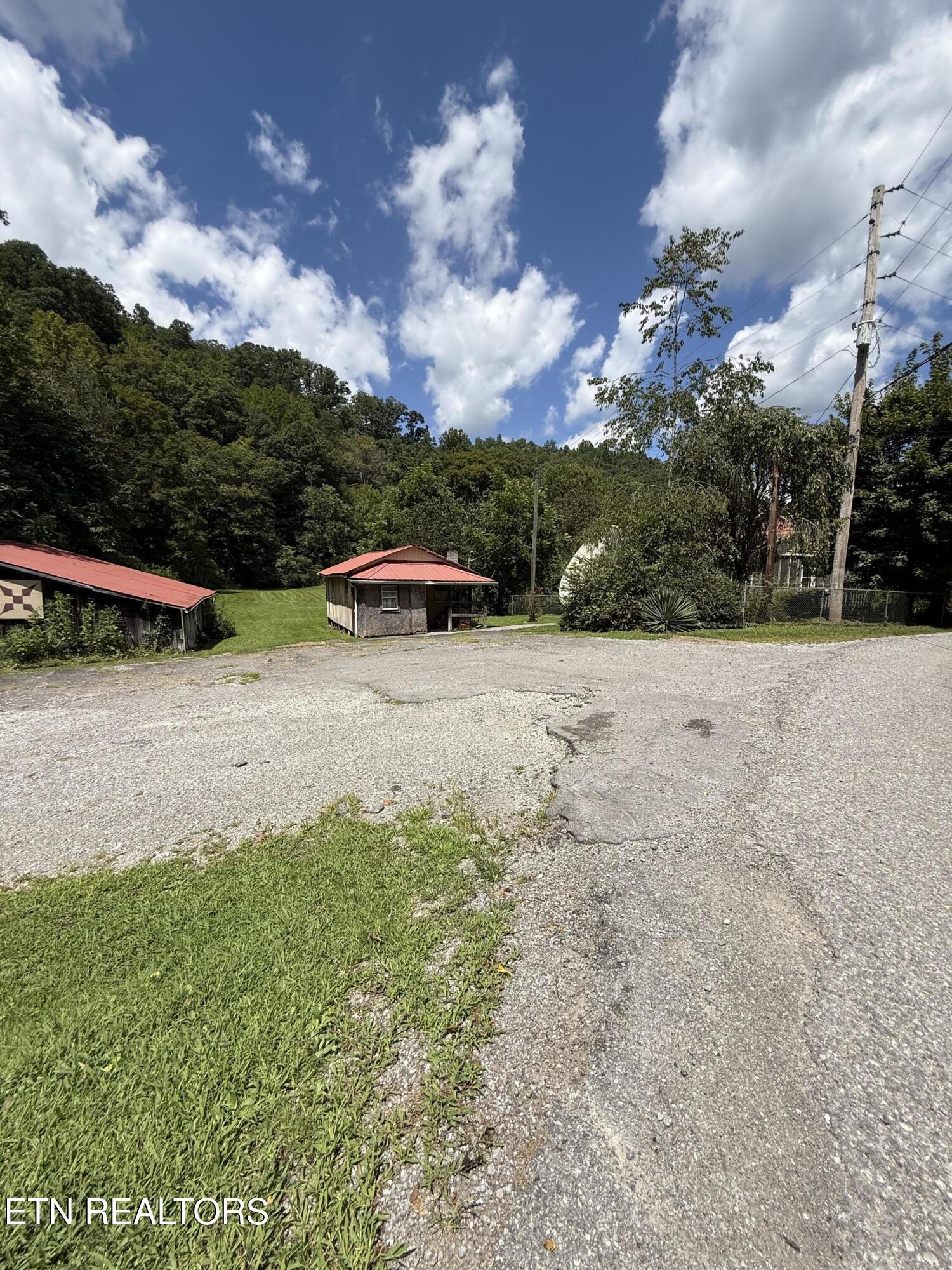 353 Cotula Road Duff TN 37729