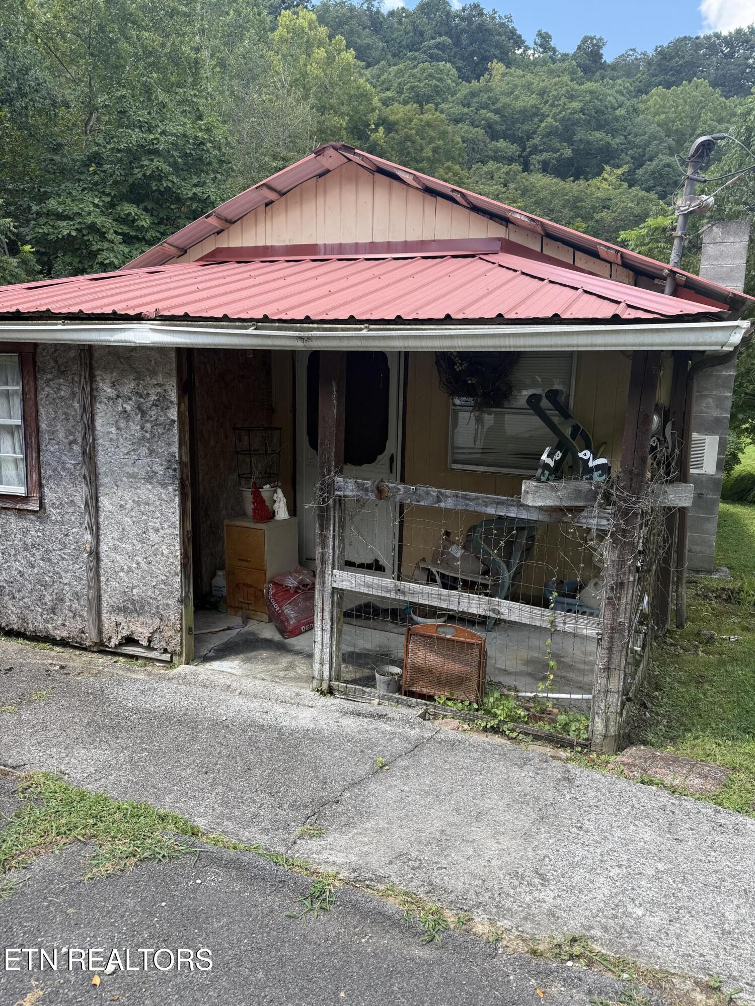 353 Cotula Road Duff TN 37729