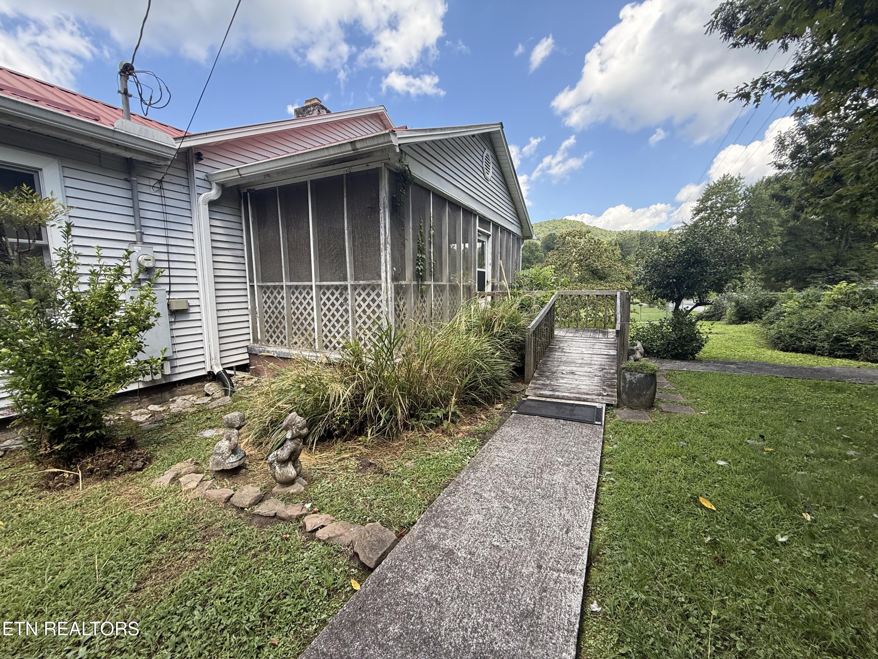 353 Cotula Road Duff TN 37729