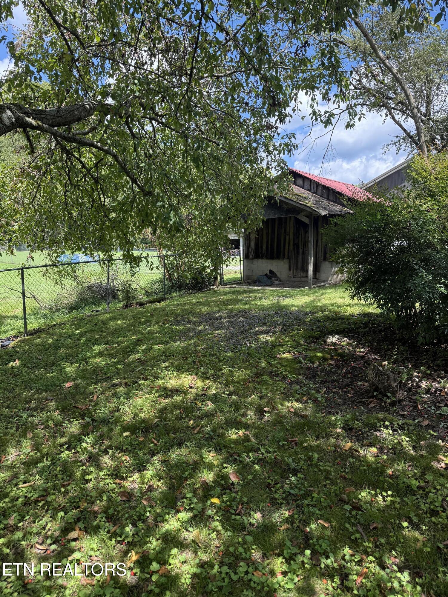 353 Cotula Road Duff TN 37729