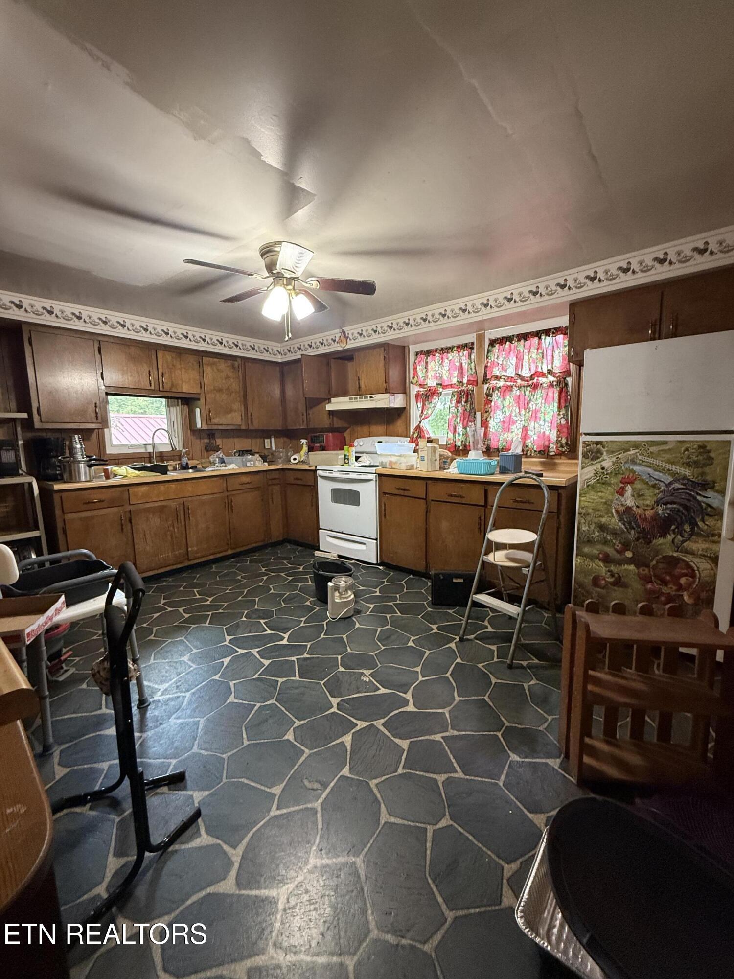 353 Cotula Road Duff TN 37729