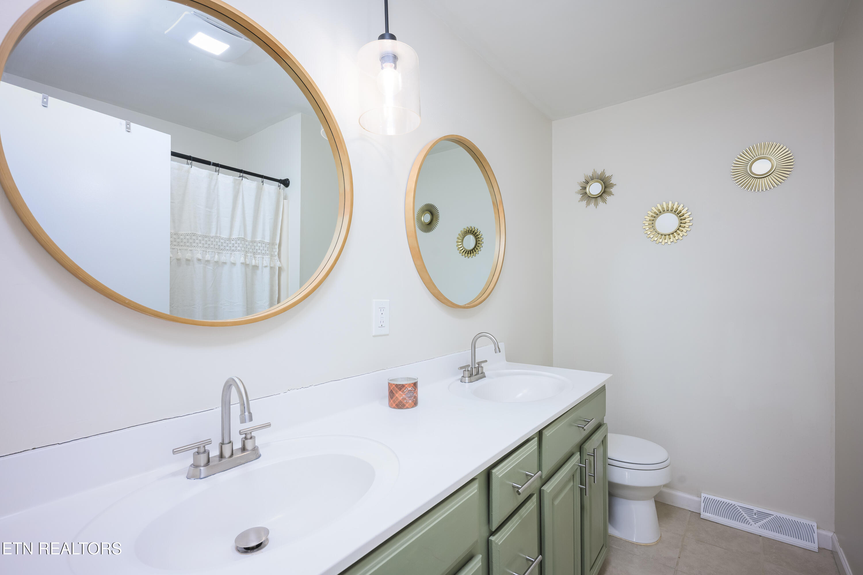 1429 Glenwood Drive Maryville TN 37803