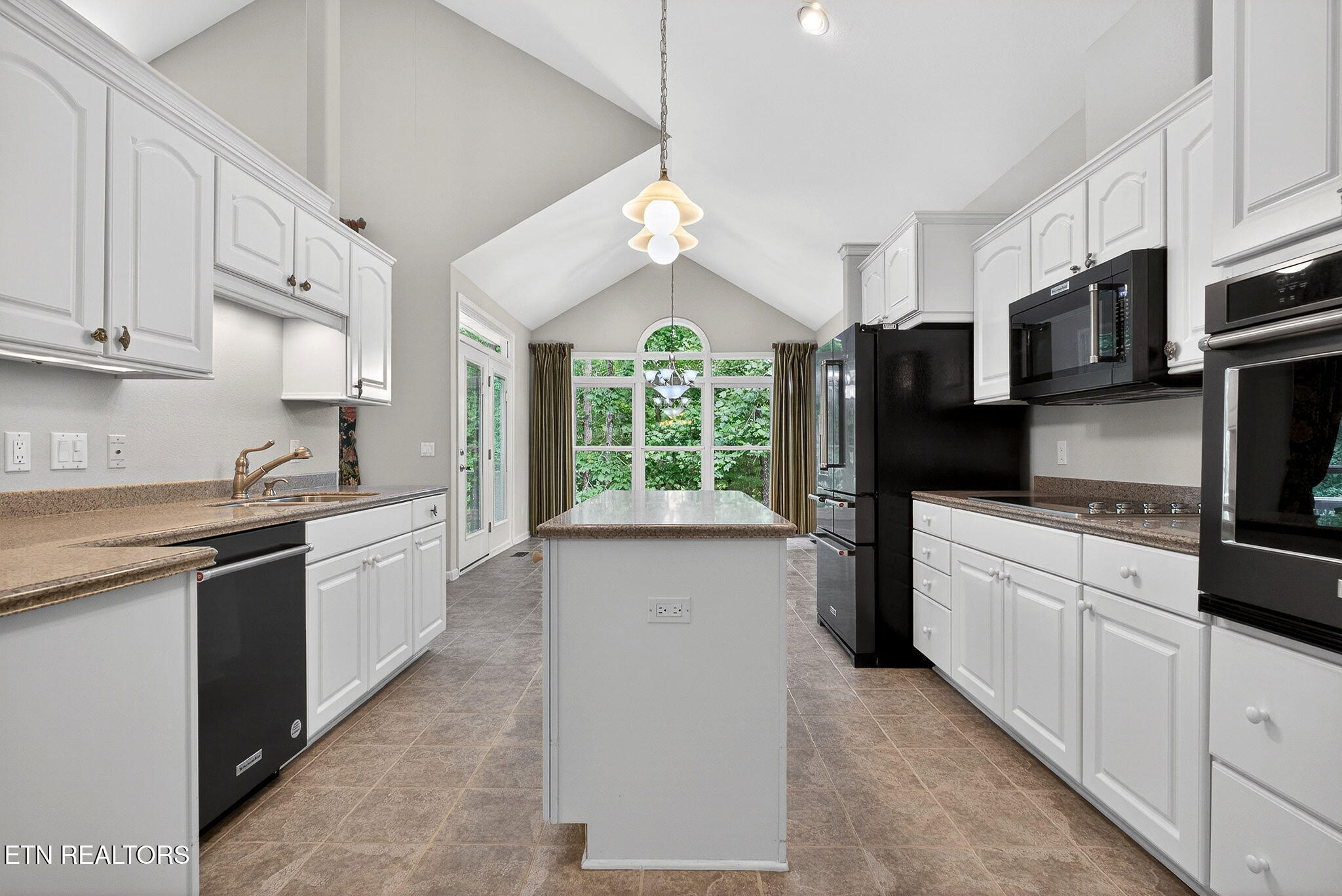 123 Lafayette Point Fairfield Glade TN 38558