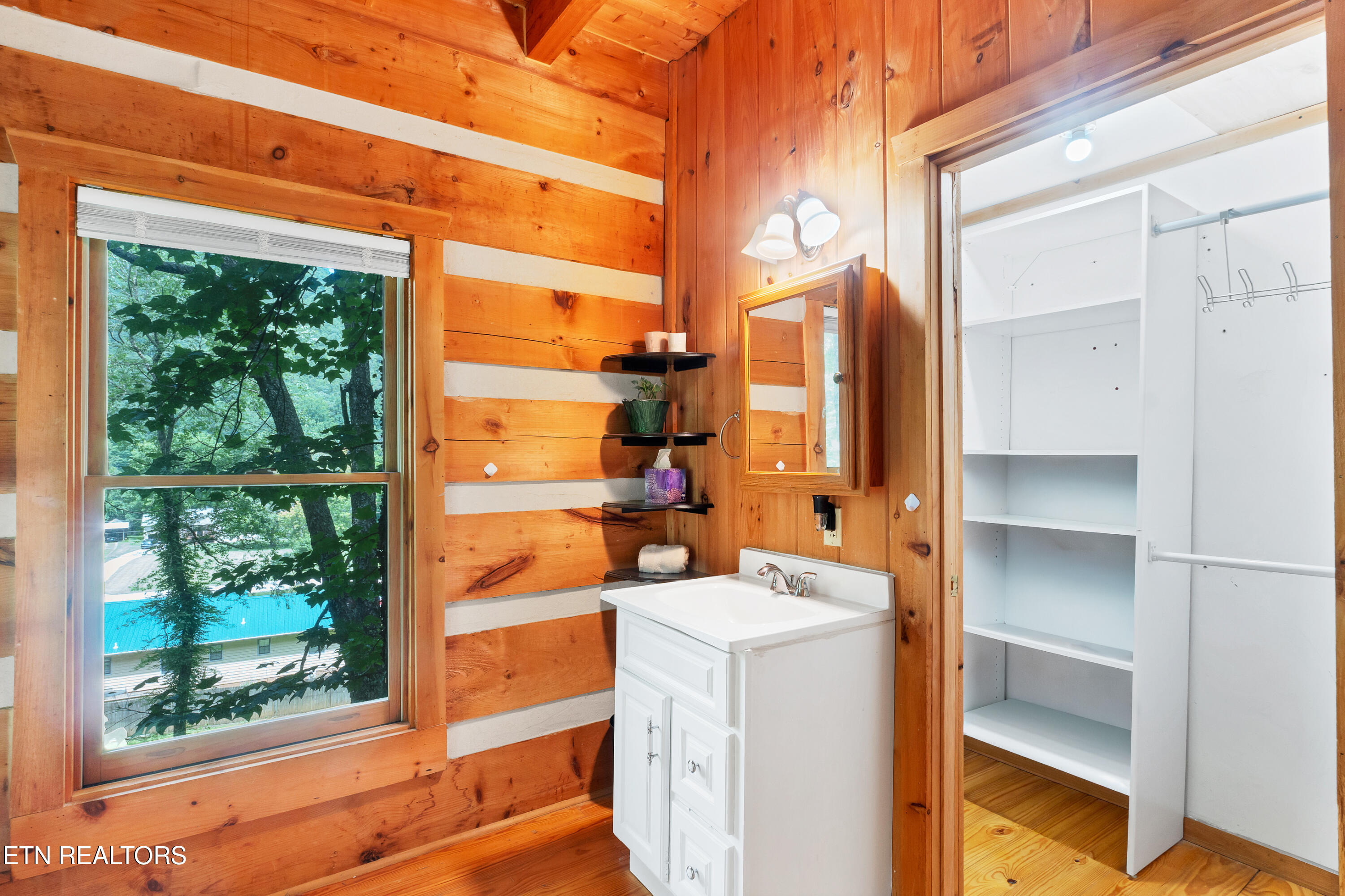 124 E Leatherwood Drive Walland TN 37886