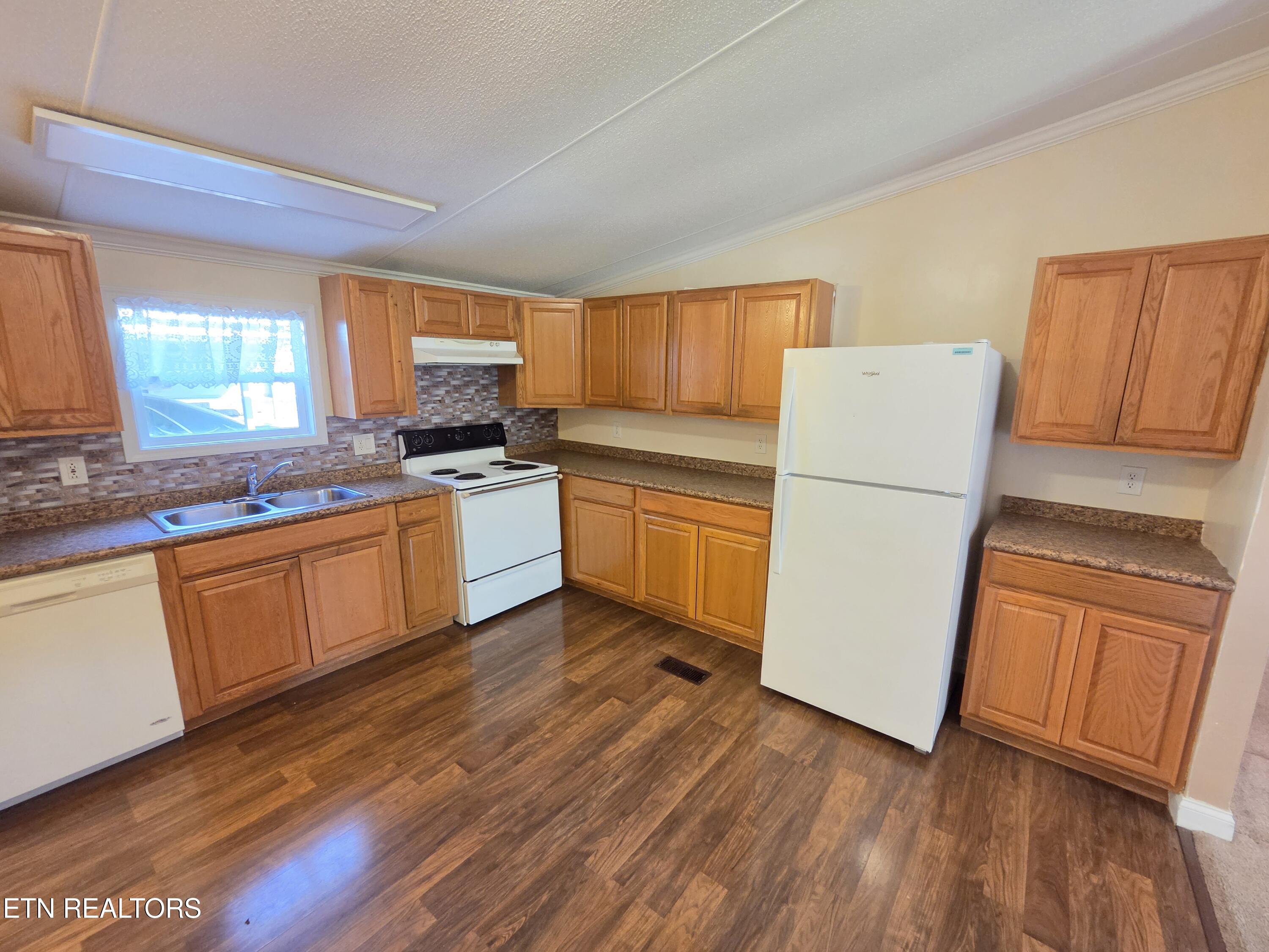 2262 Mentor Road Louisville TN 37777
