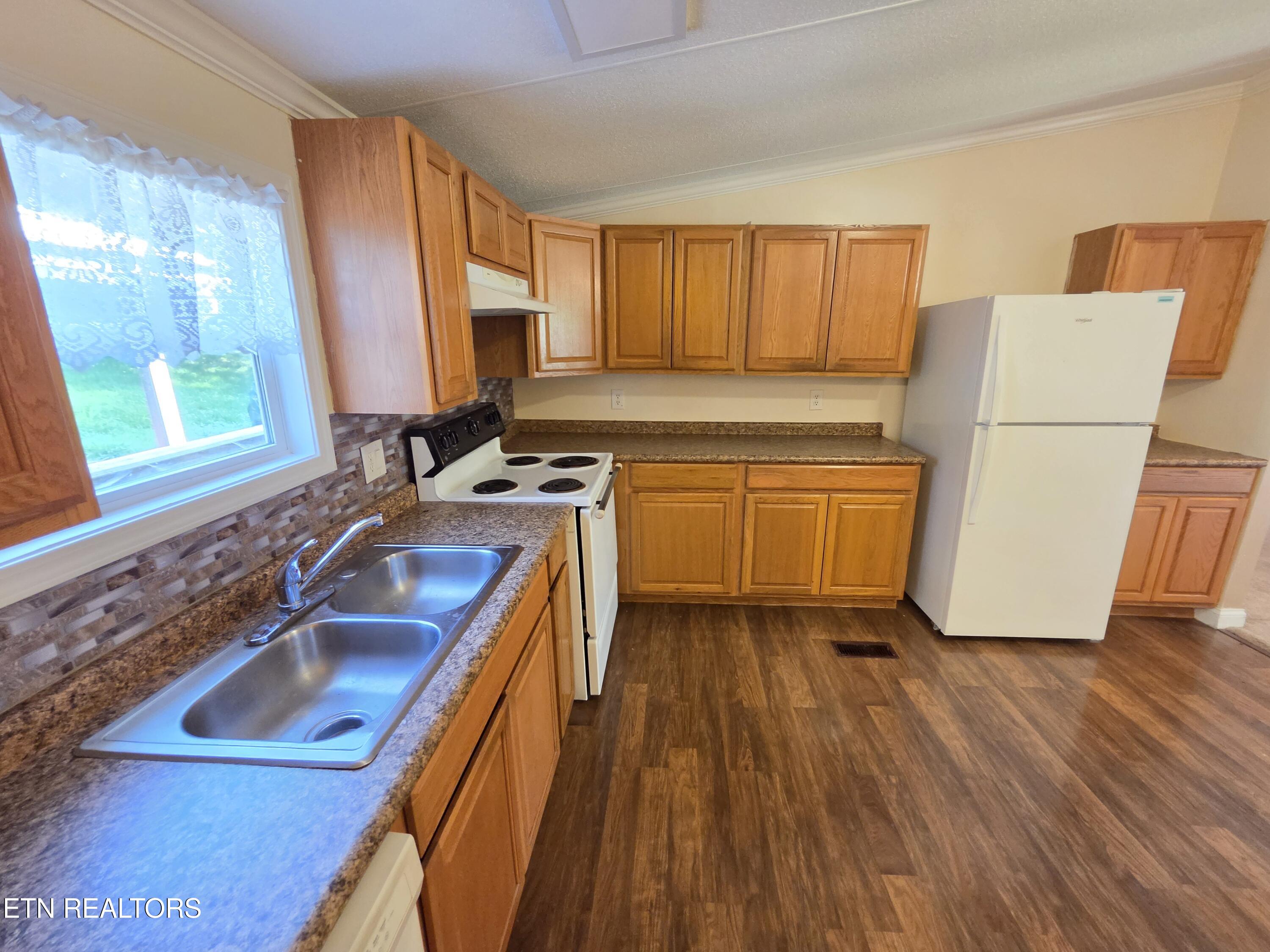 2262 Mentor Road Louisville TN 37777