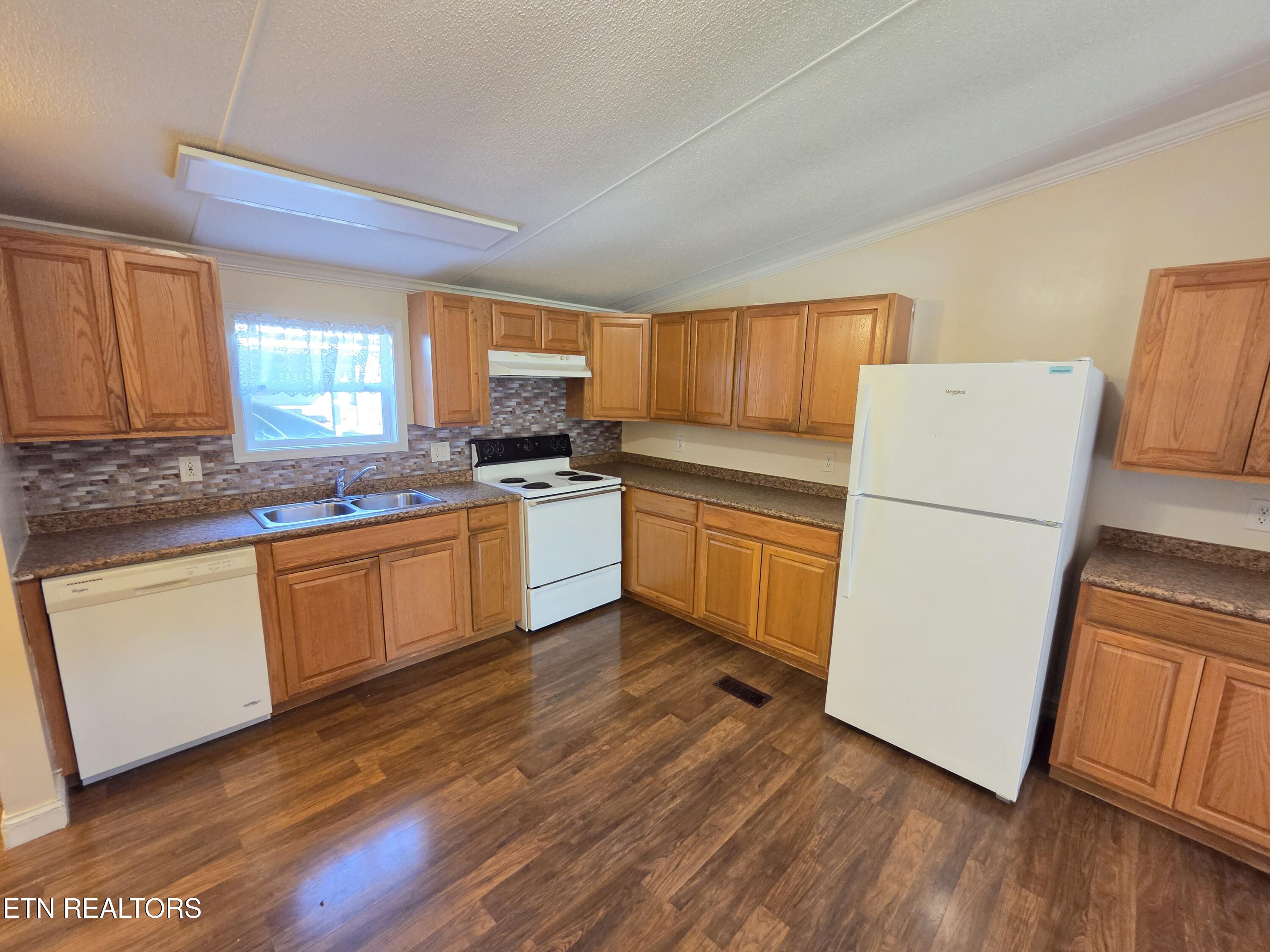 2262 Mentor Road Louisville TN 37777