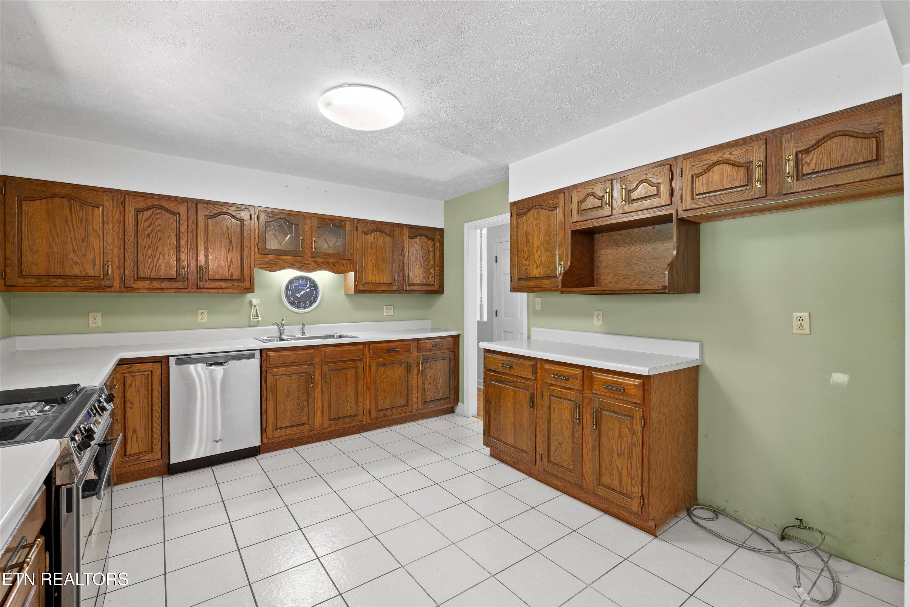 622 Woodland Drive Clinton TN 37716