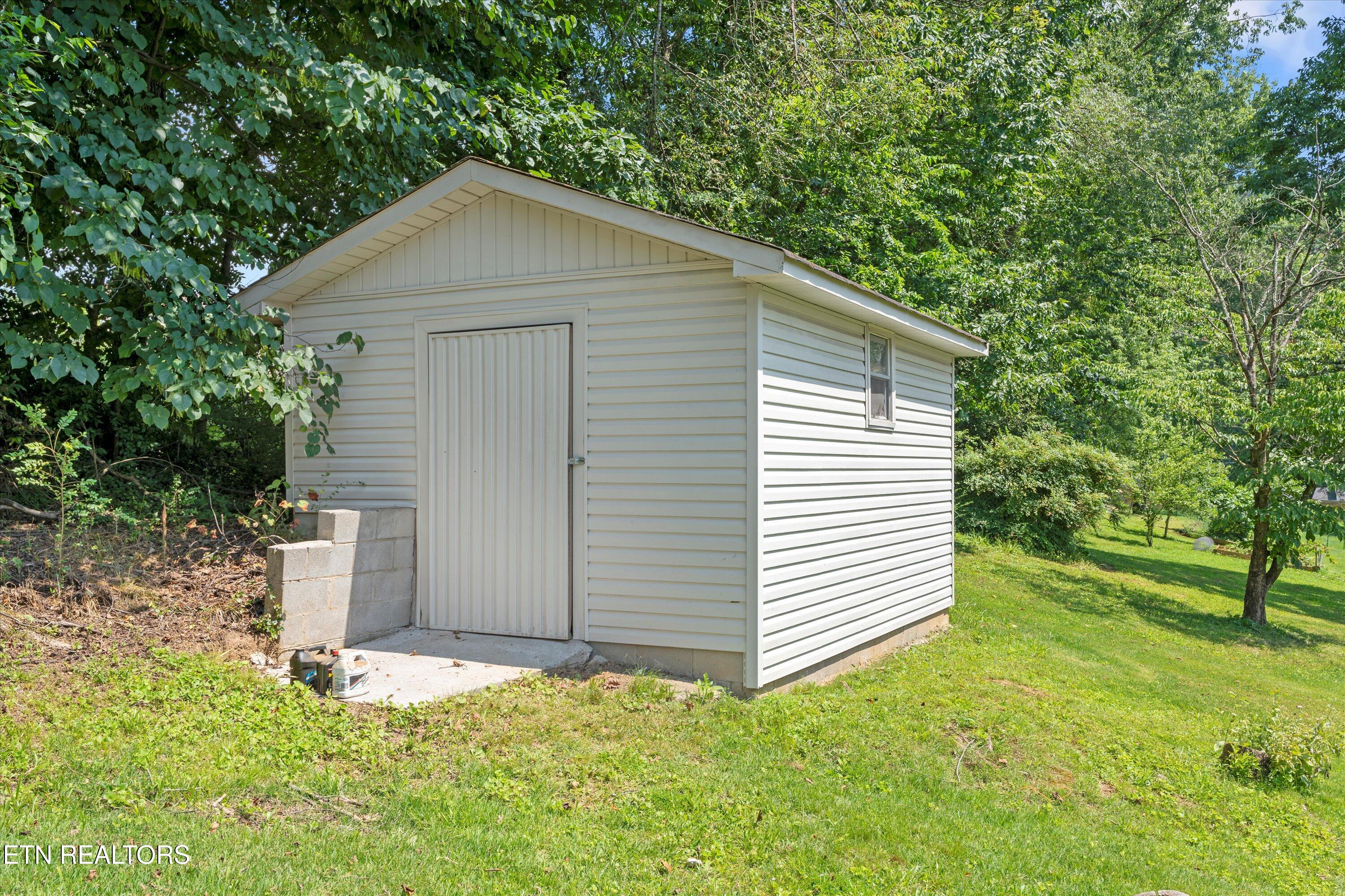622 Woodland Drive Clinton TN 37716