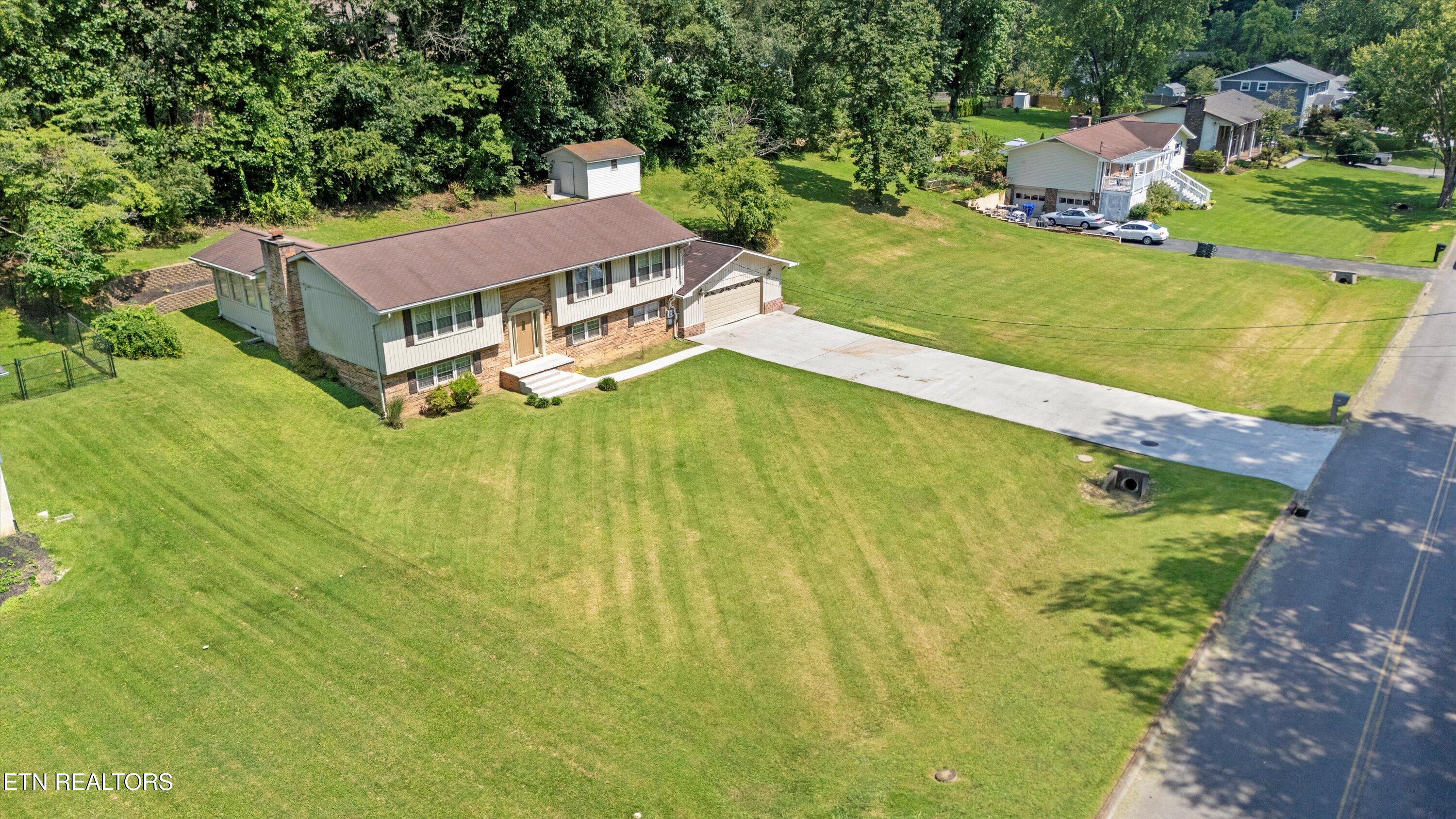 622 Woodland Drive Clinton TN 37716