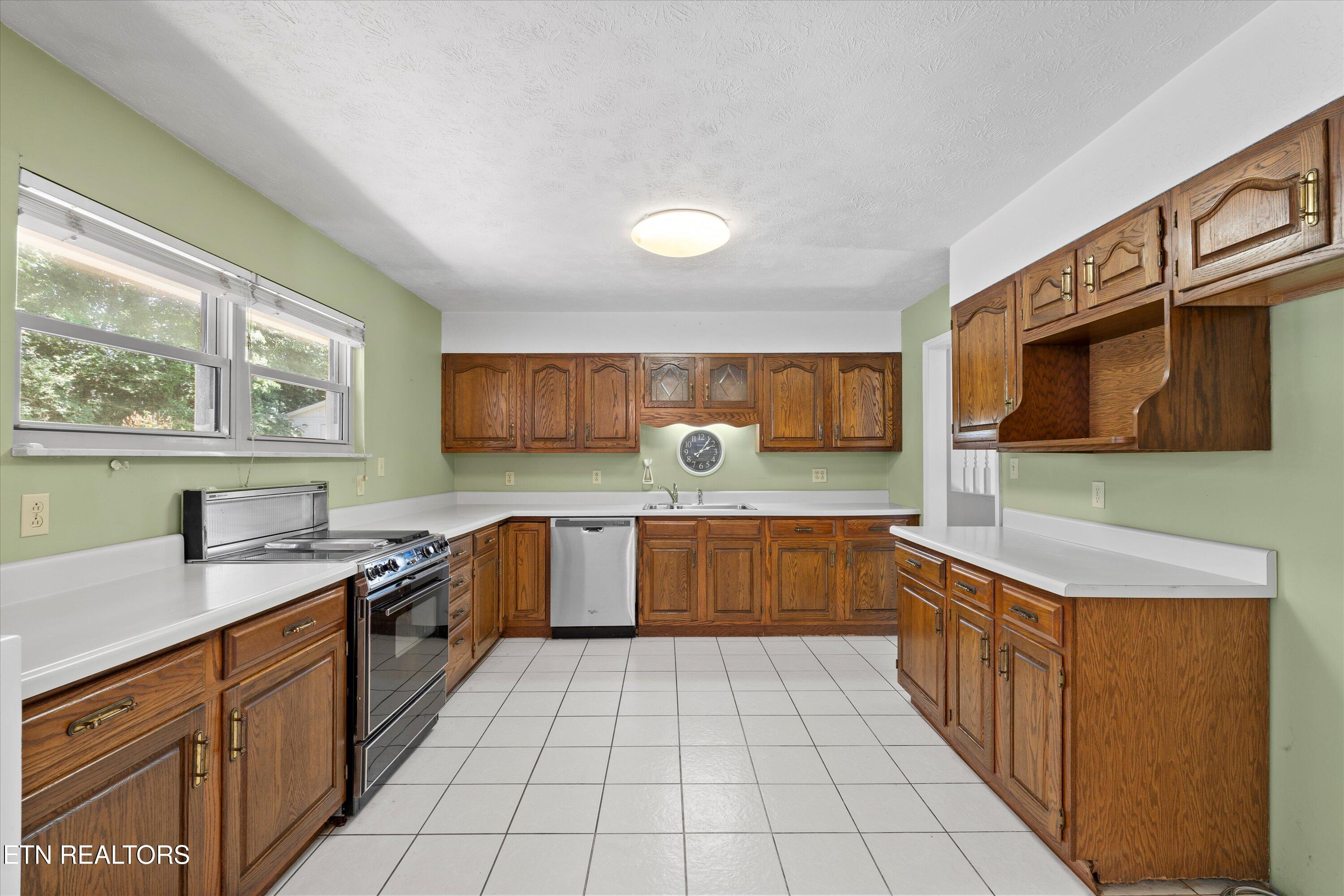 622 Woodland Drive Clinton TN 37716