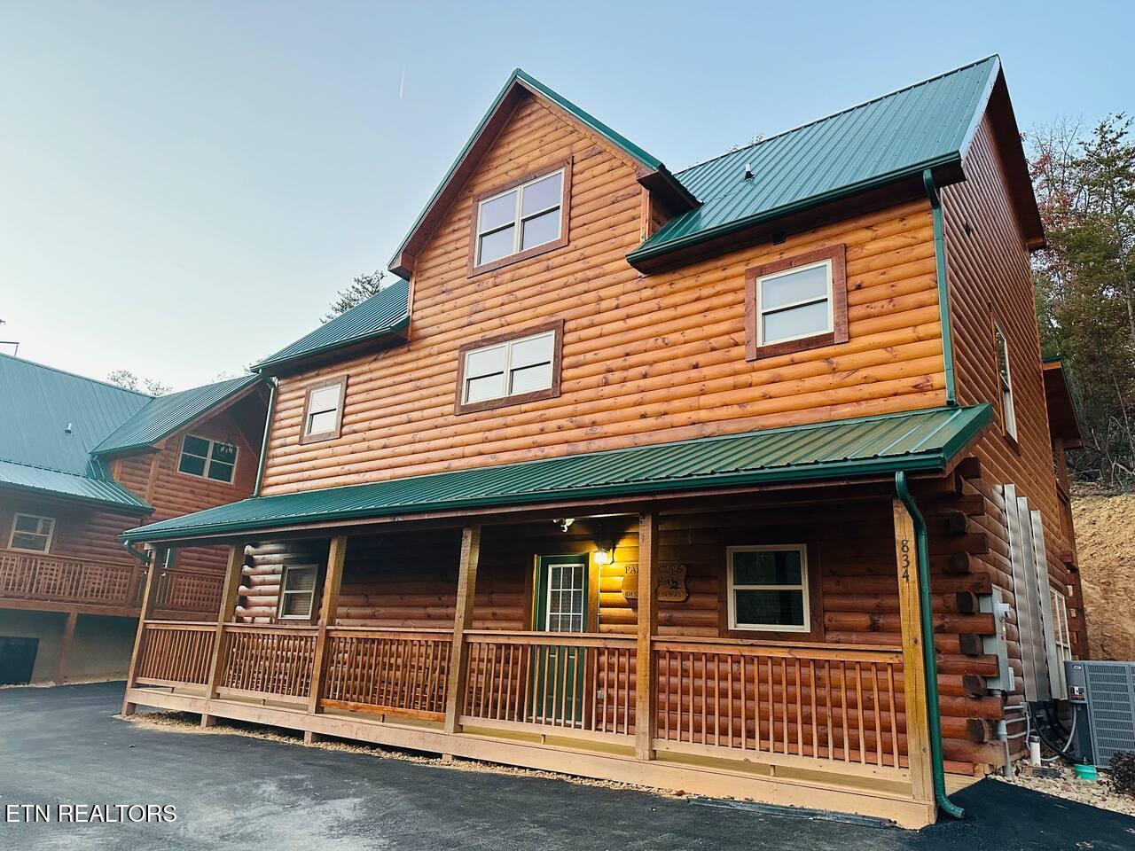 834 String Run Way Pigeon Forge TN 37863