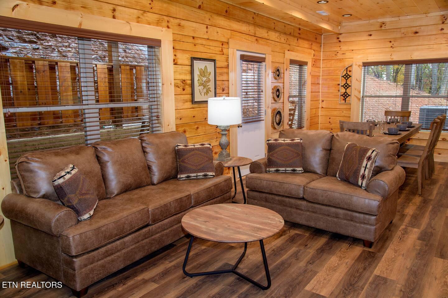 834 String Run Way Pigeon Forge TN 37863